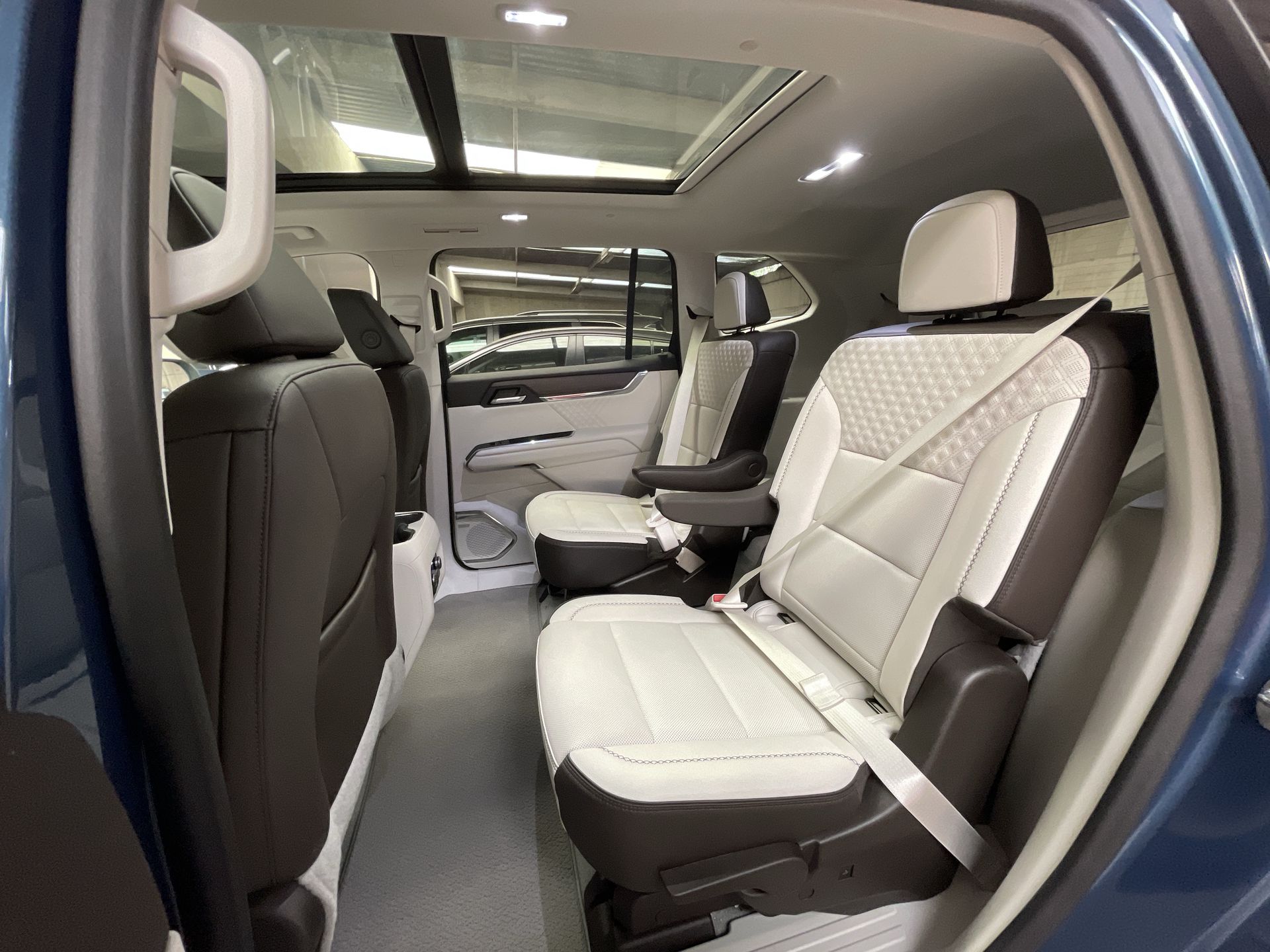 2024 GMC ACADIA DENALI G