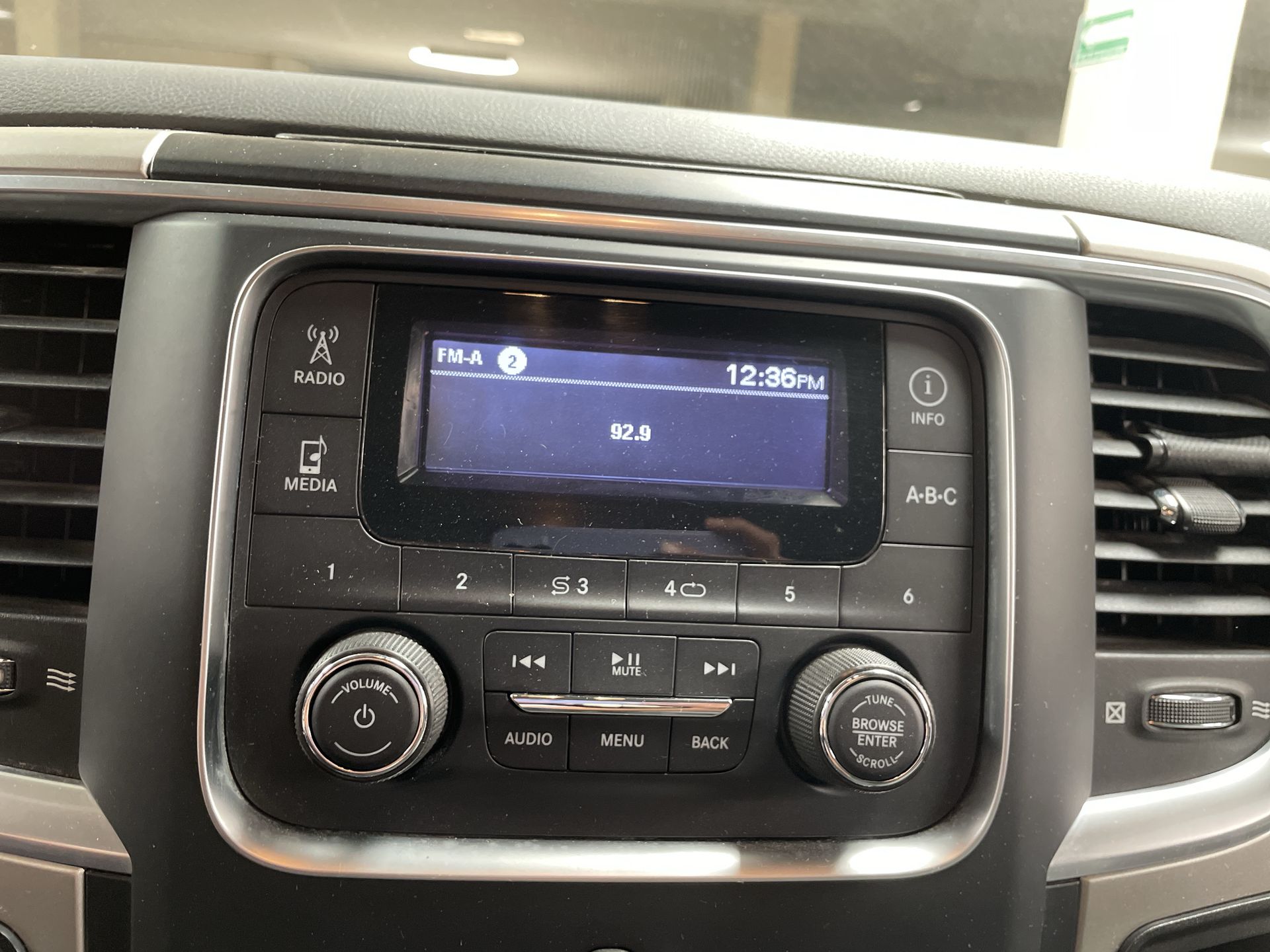2020 Chrysler 200 CREW CAB SLT TRABAJO 4X2 V6 8AT