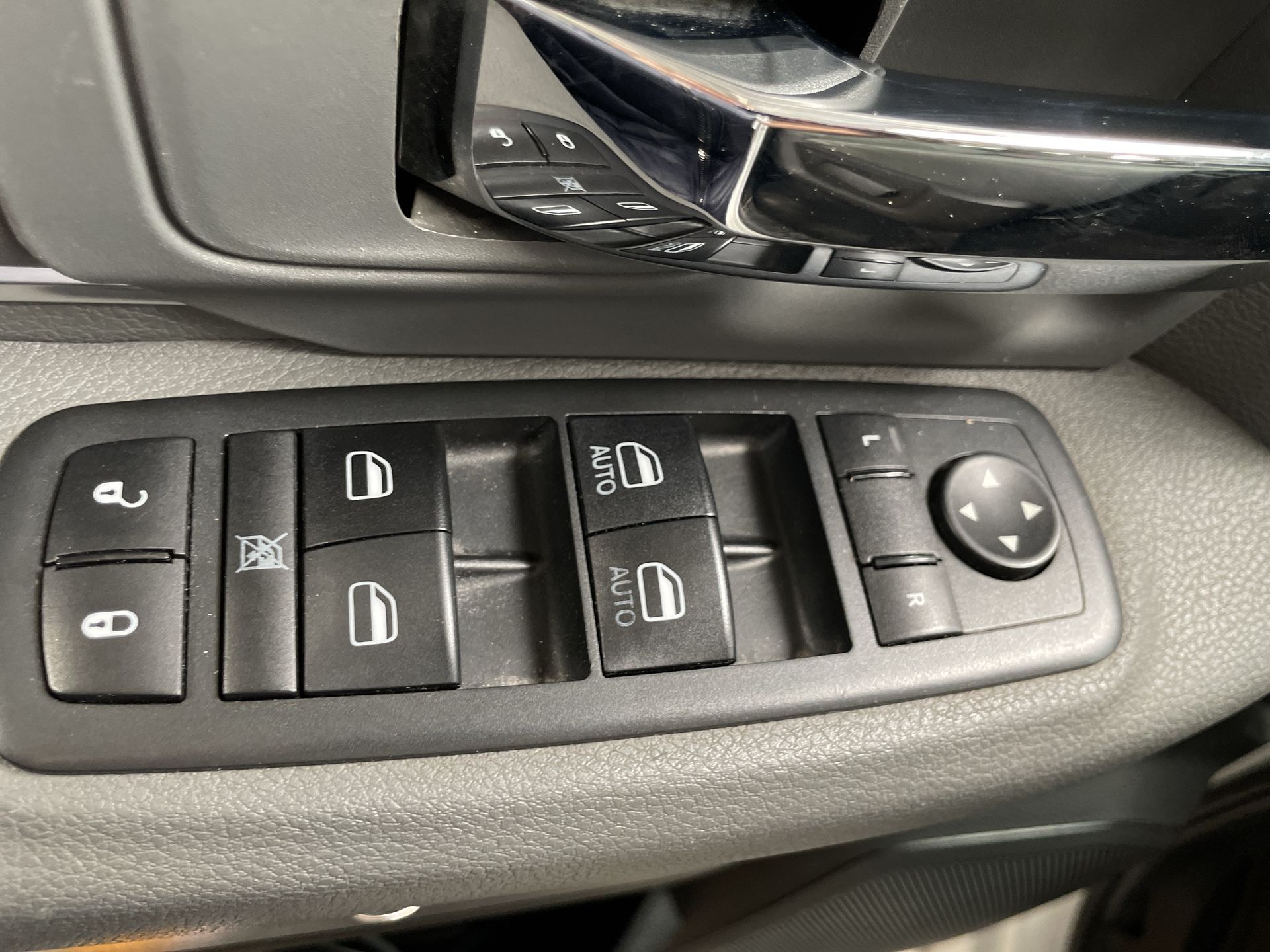 2020 Chrysler 200 CREW CAB SLT TRABAJO 4X2 V6 8AT