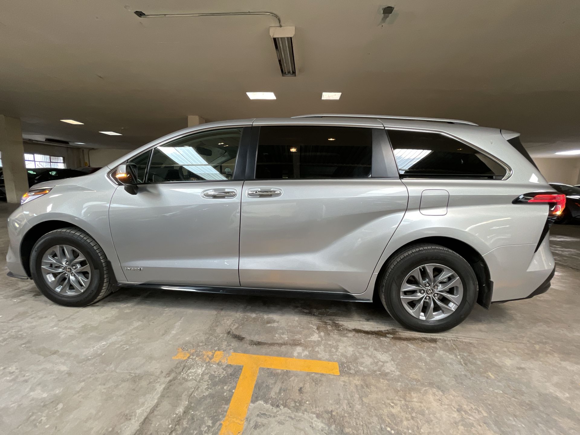 2021 Toyota SIENNA LIMITED