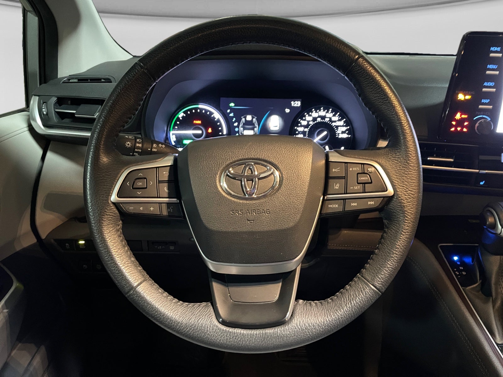 2023 Toyota SIENNA XLE PIEL