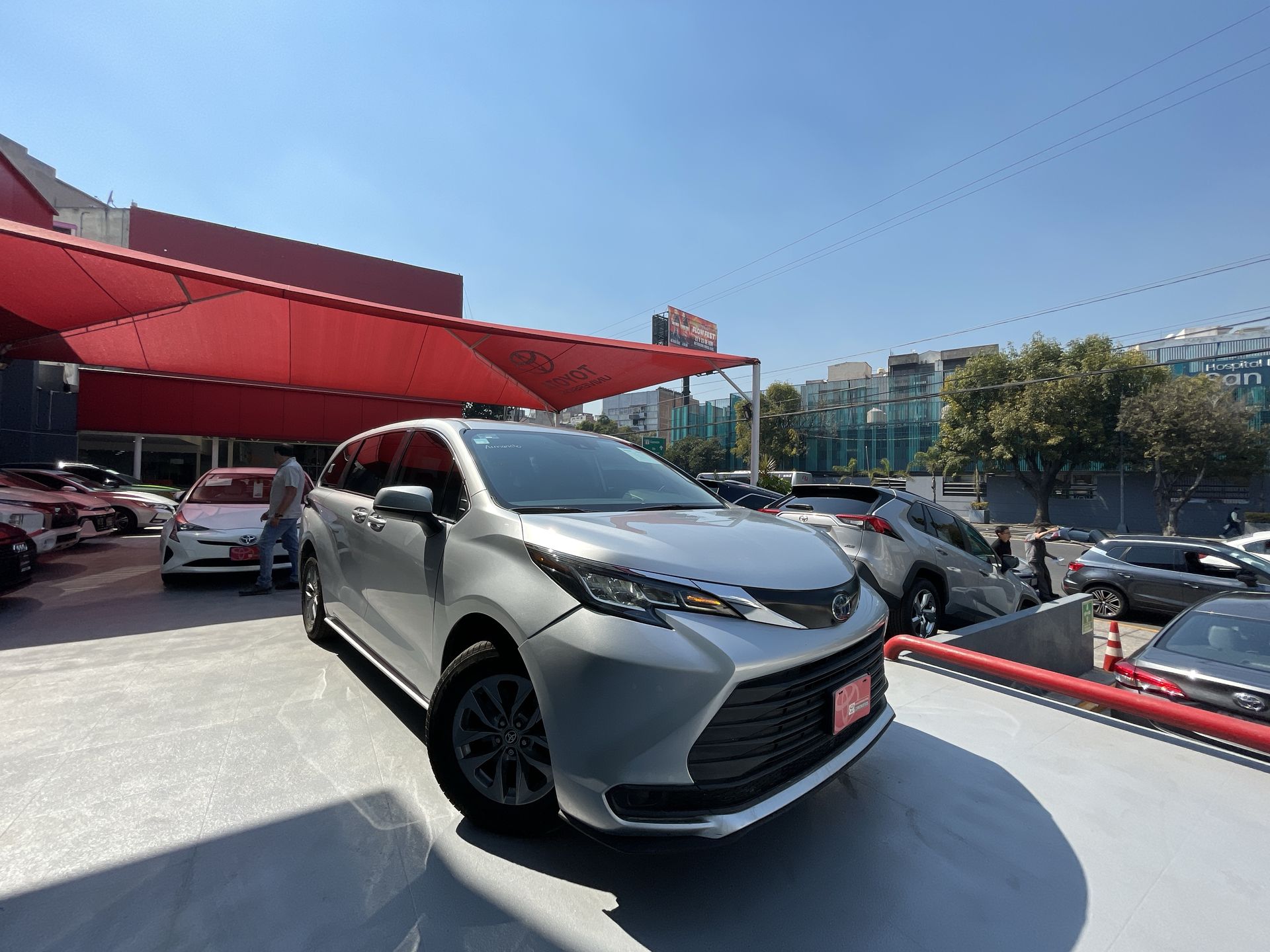 2022 Toyota SIENNA LE