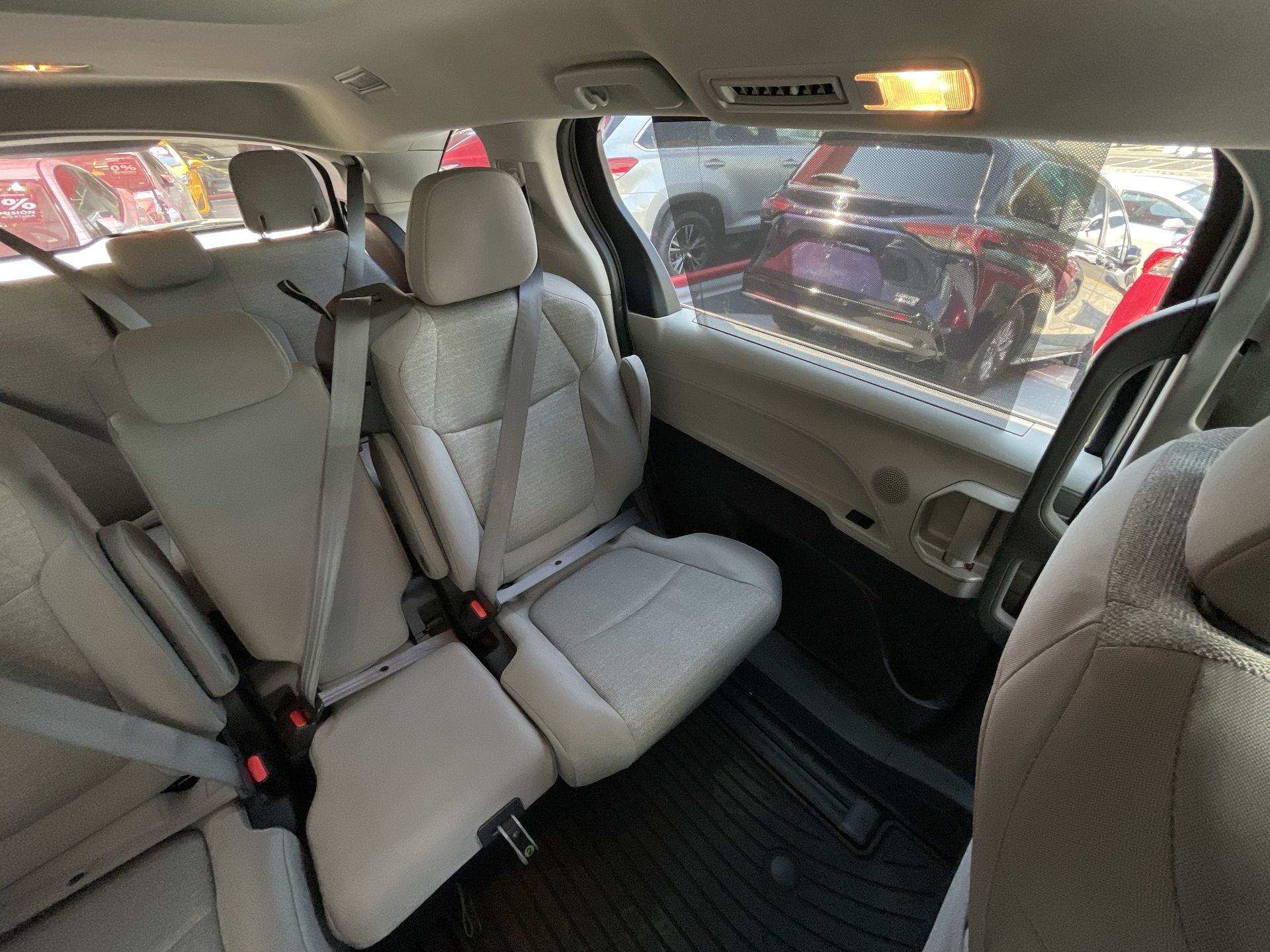 2022 Toyota SIENNA LE