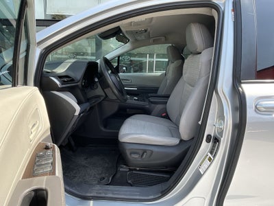 2022 Toyota SIENNA LE