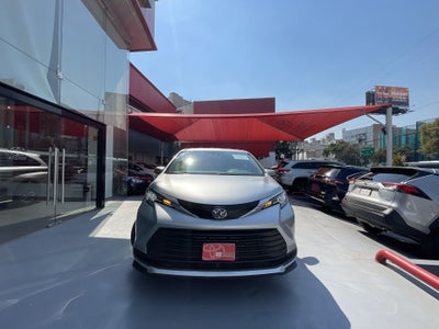 2022 Toyota SIENNA LE