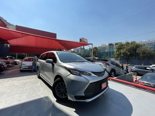 2022 Toyota SIENNA LE