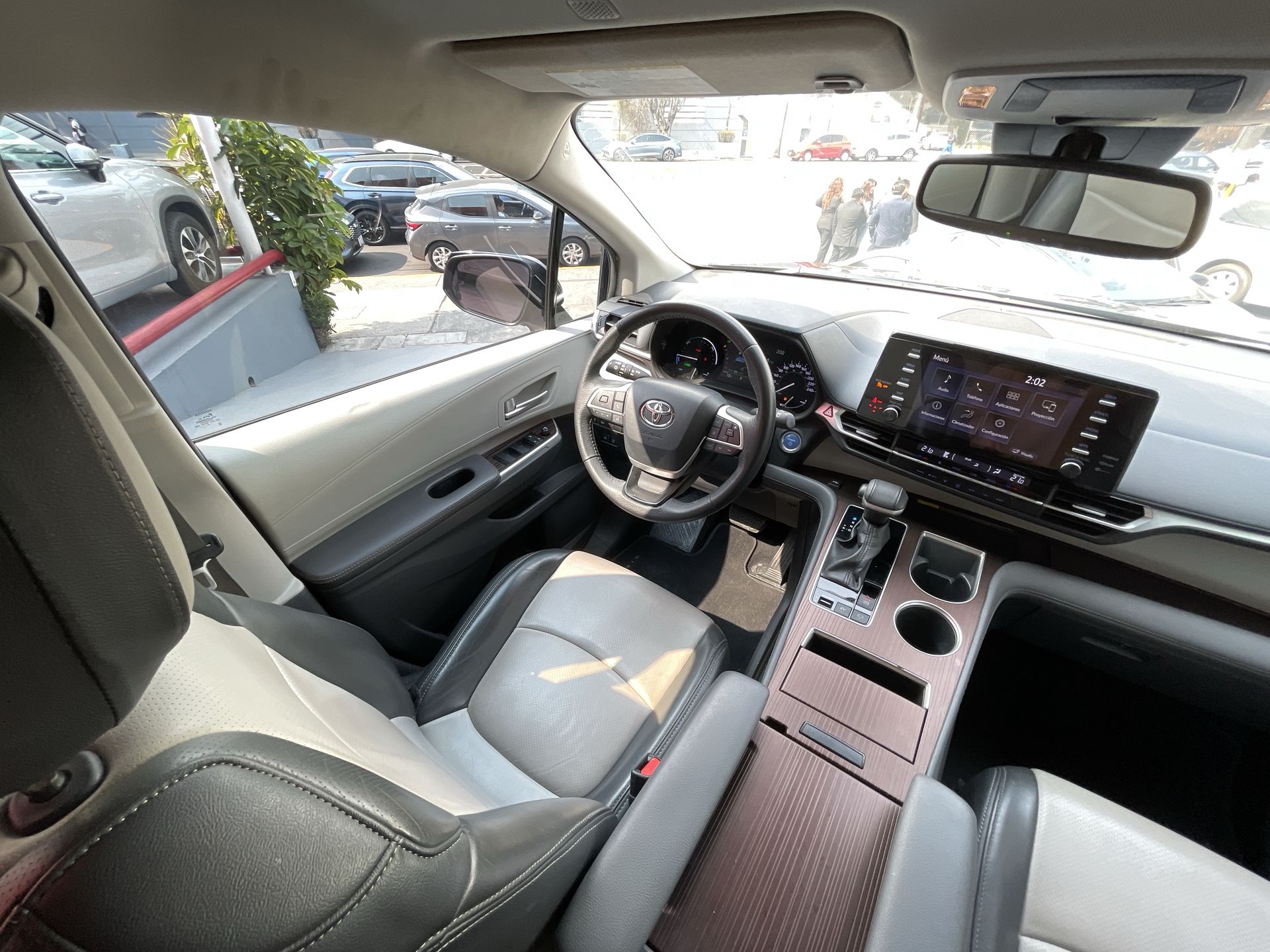 2022 Toyota SIENNA XLE