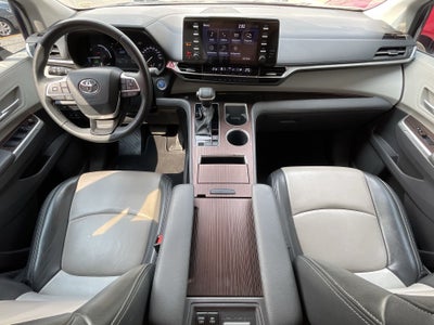 2022 Toyota SIENNA XLE