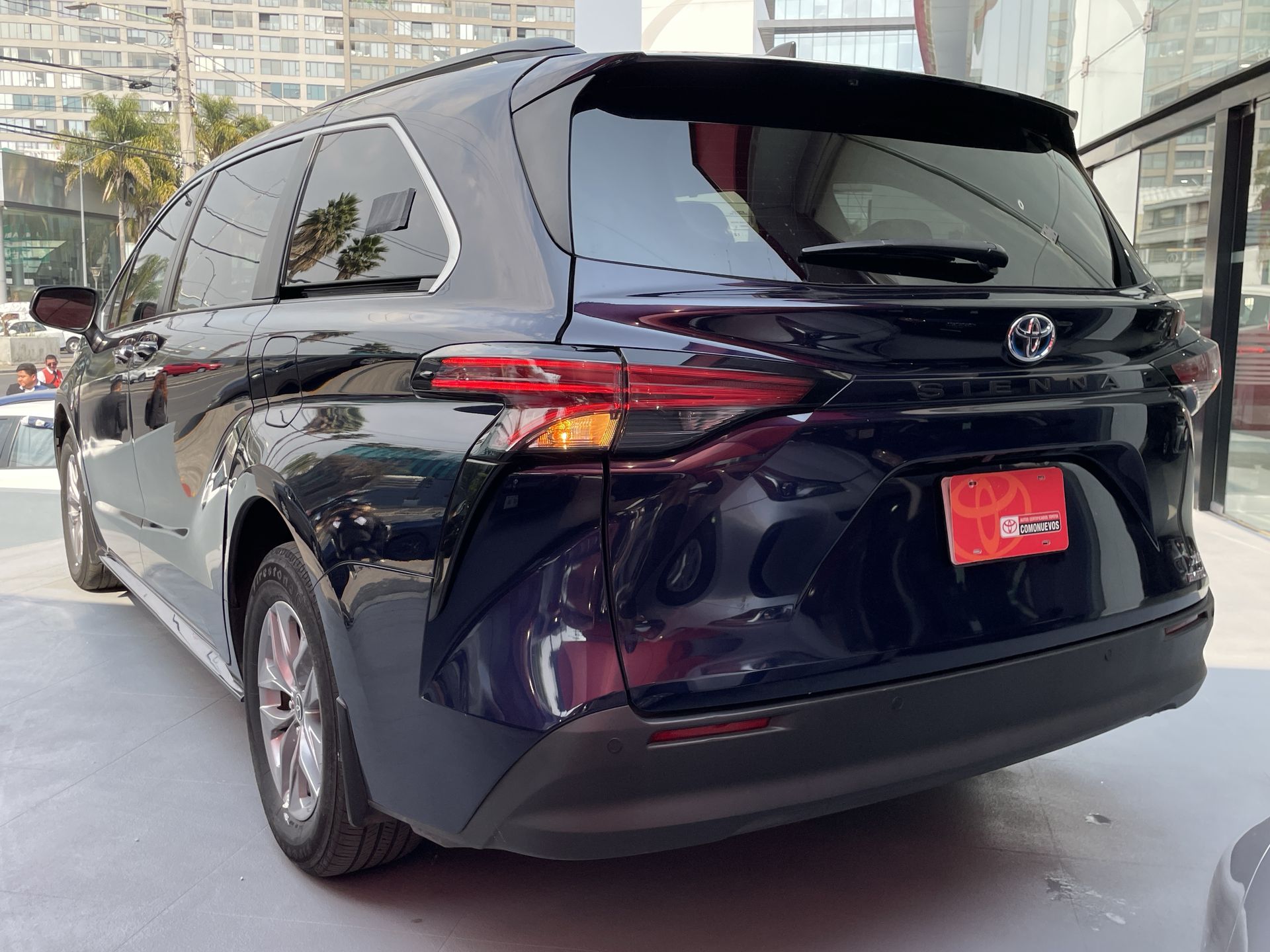 2022 Toyota SIENNA XLE