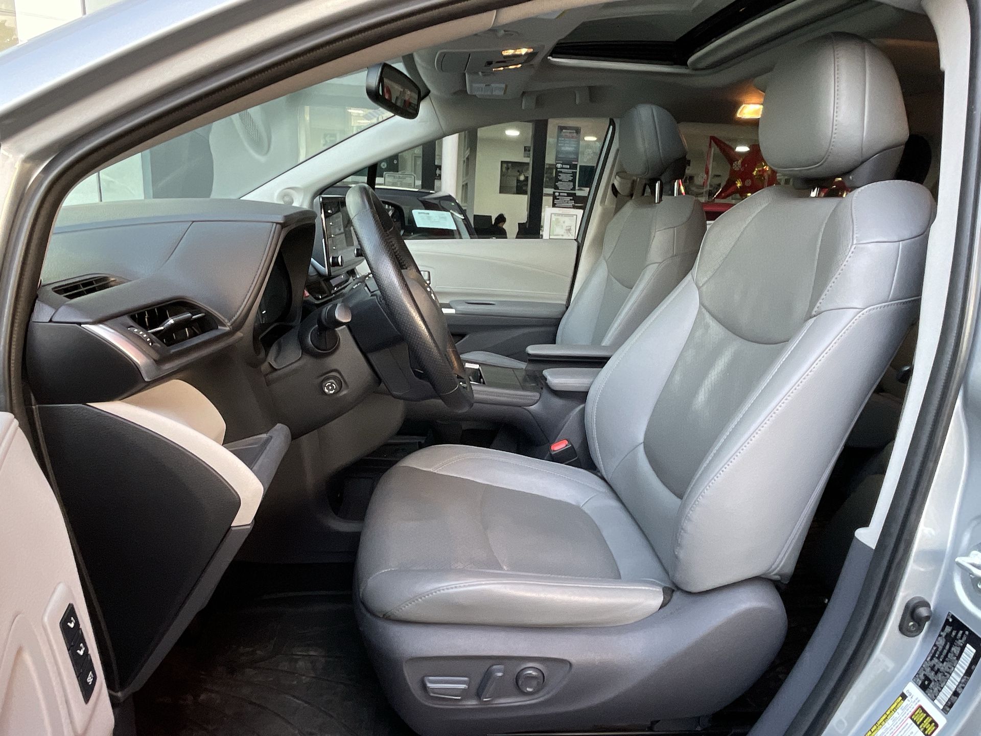 2021 Toyota SIENNA LIMITED