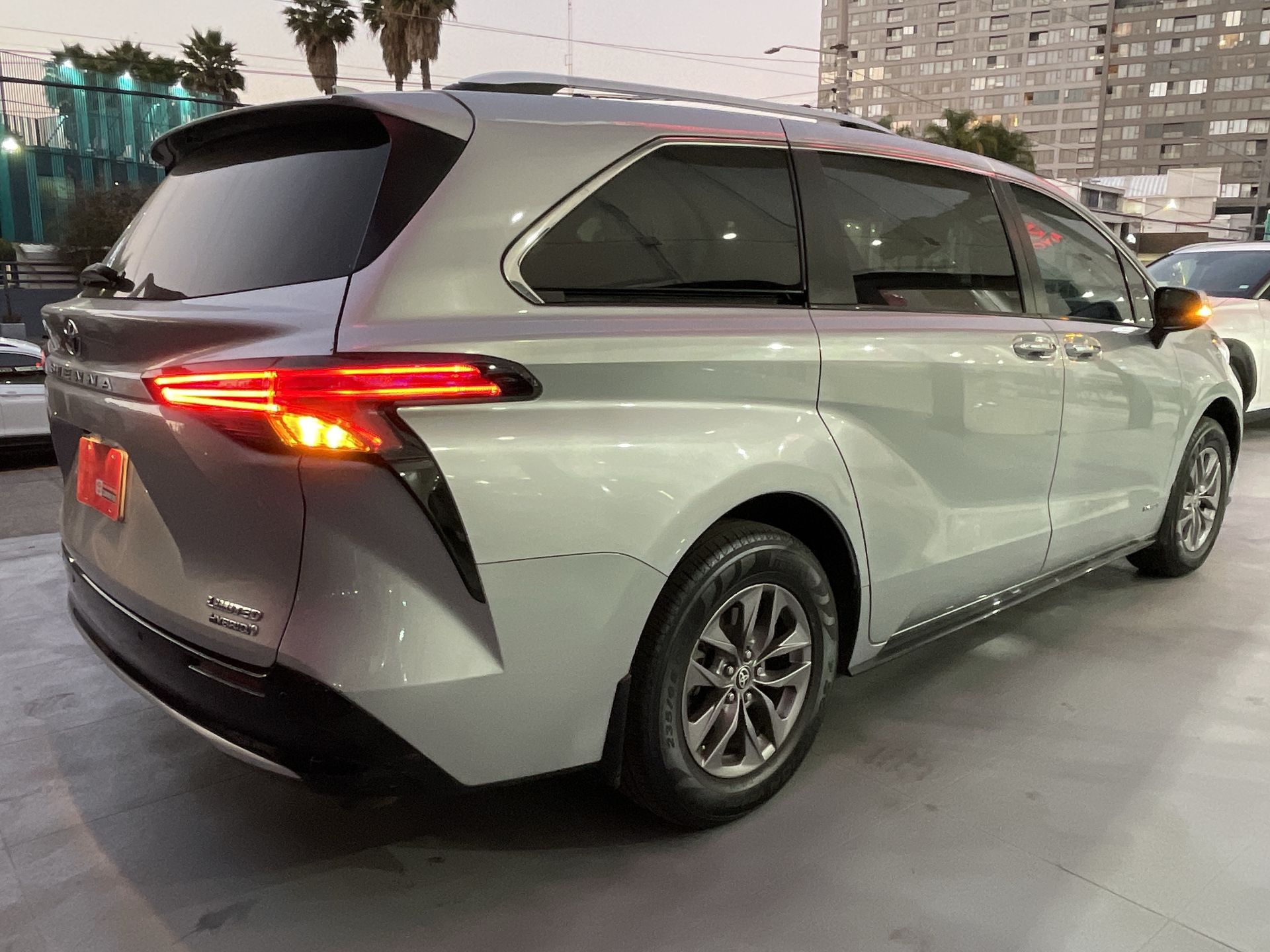 2021 Toyota SIENNA LIMITED