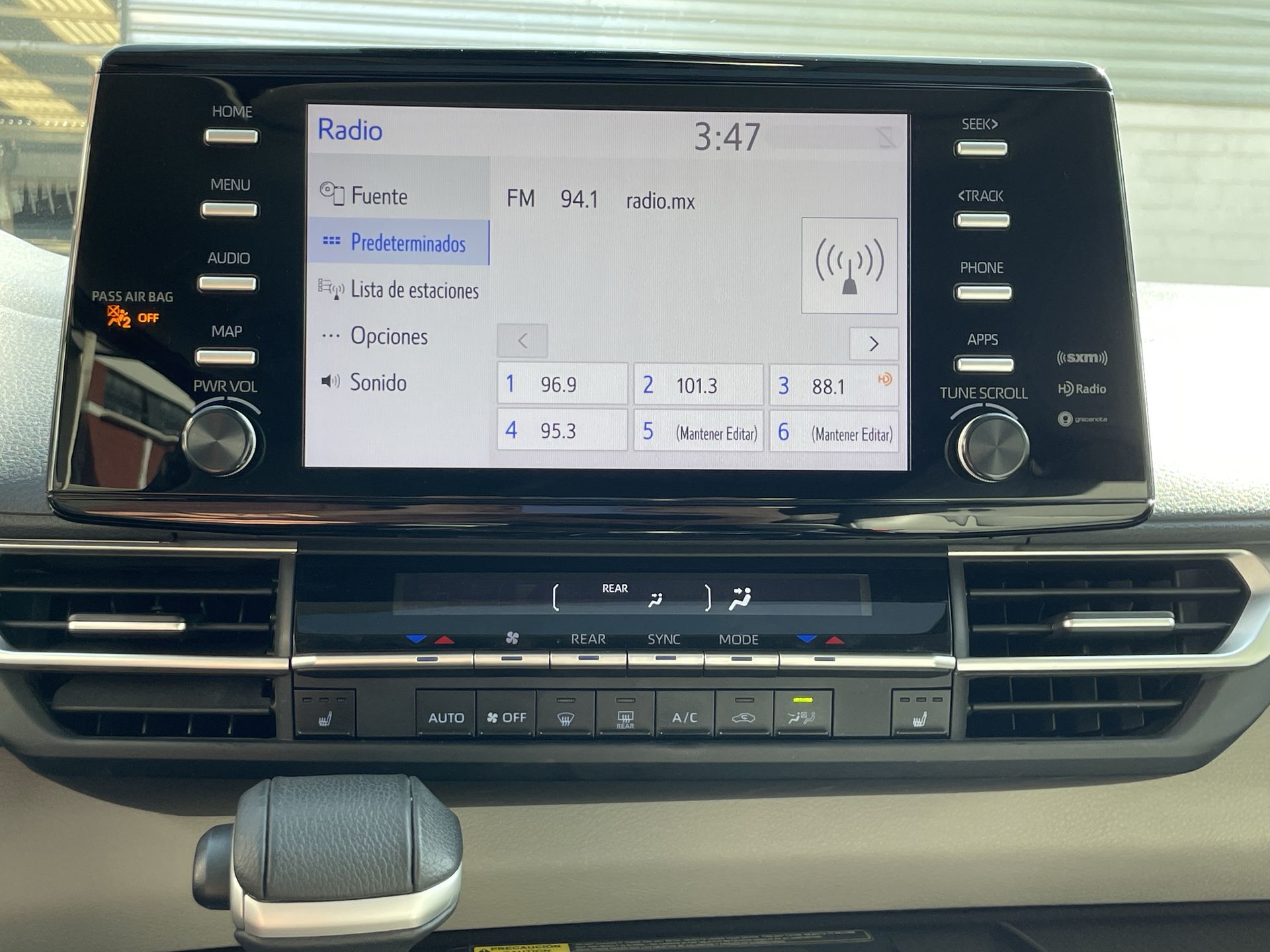 2022 Toyota SIENNA XLE PIEL