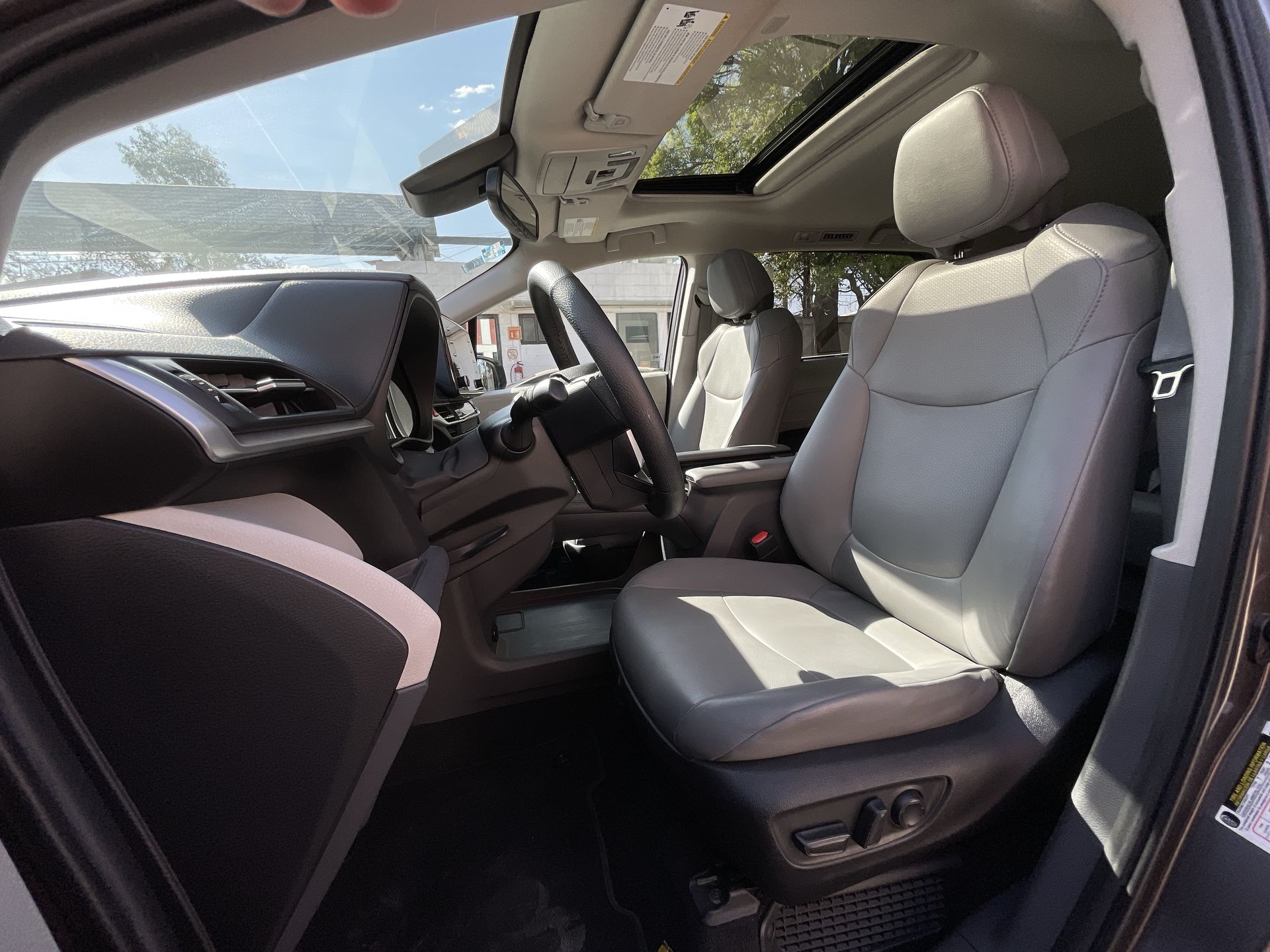 2022 Toyota SIENNA XLE PIEL