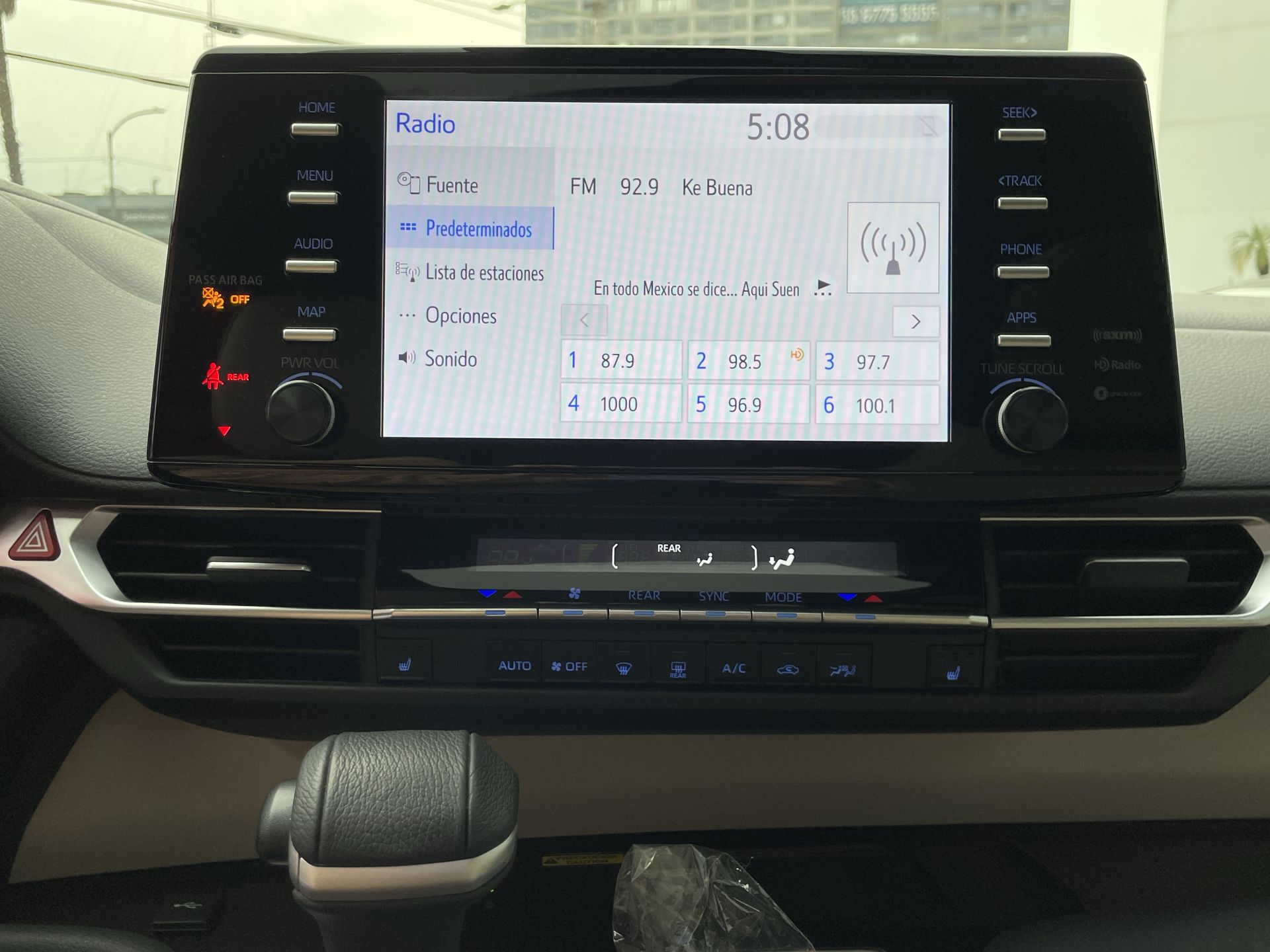 2023 Toyota SIENNA XLE PIEL