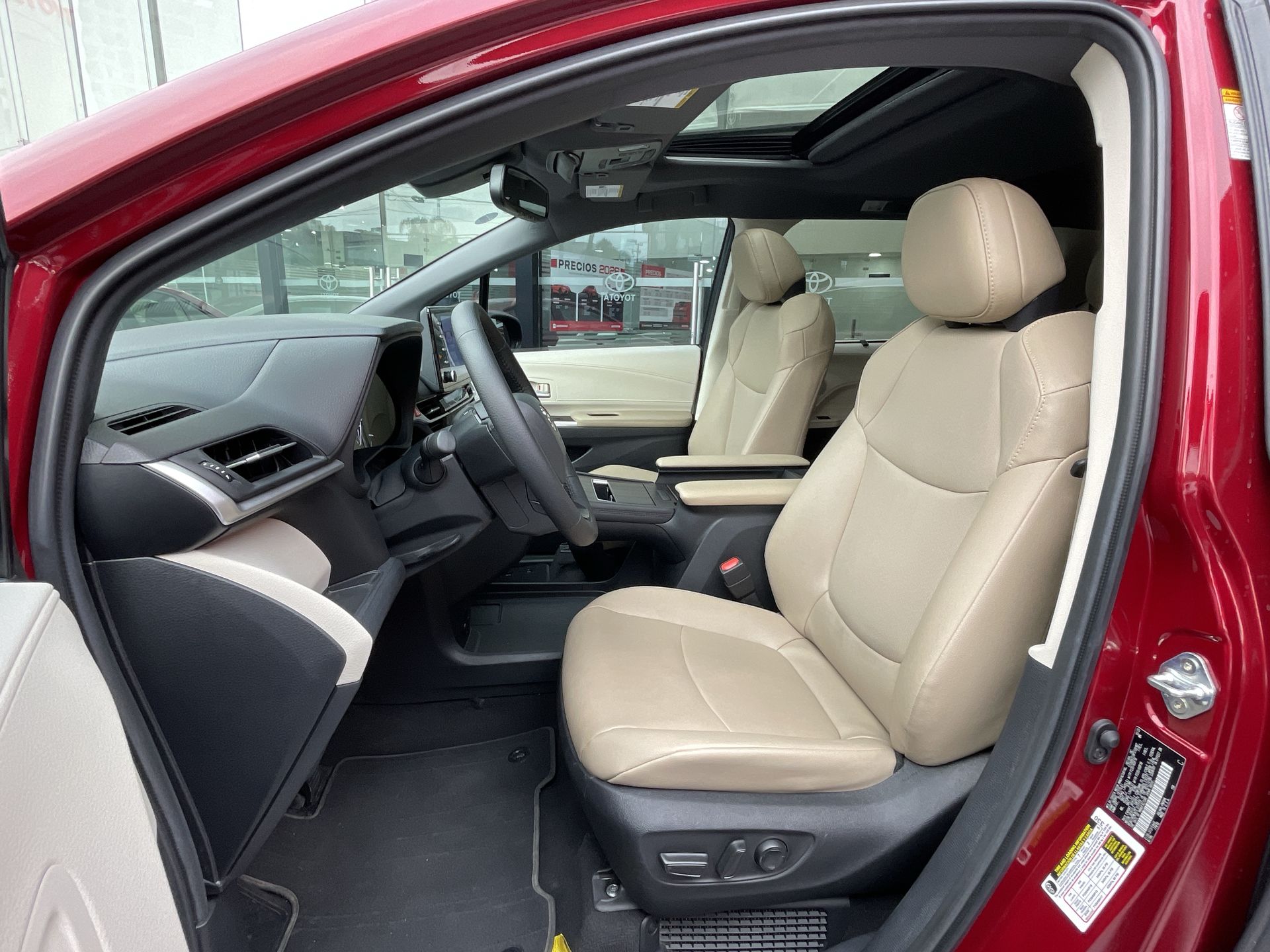 2023 Toyota SIENNA XLE PIEL