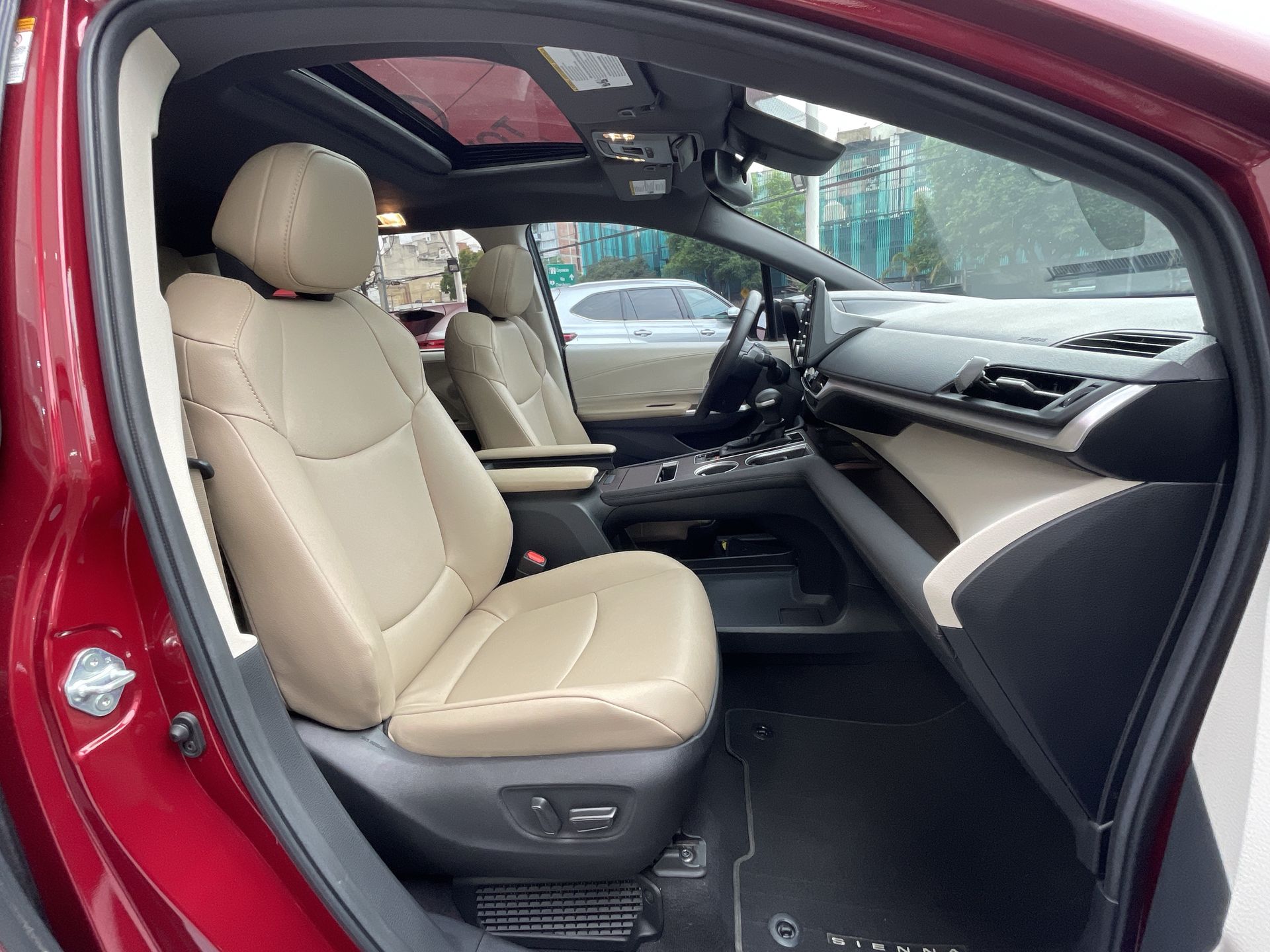 2023 Toyota SIENNA XLE PIEL