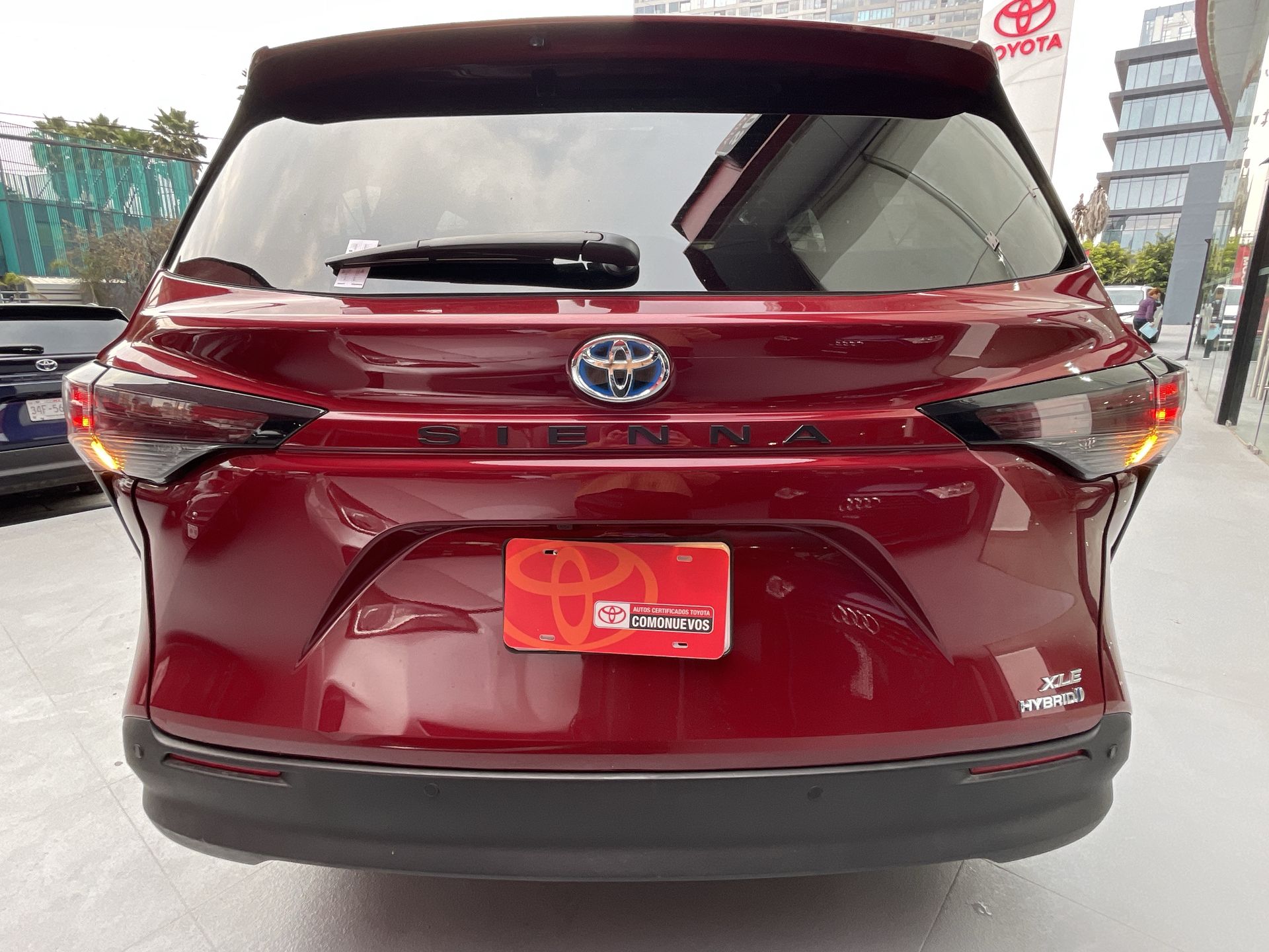 2023 Toyota SIENNA XLE PIEL