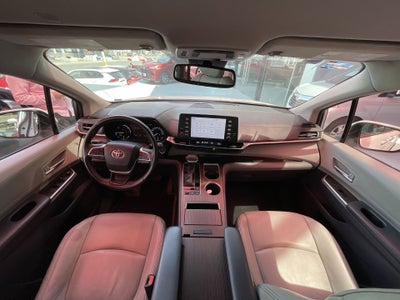 2022 Toyota SIENNA XLE