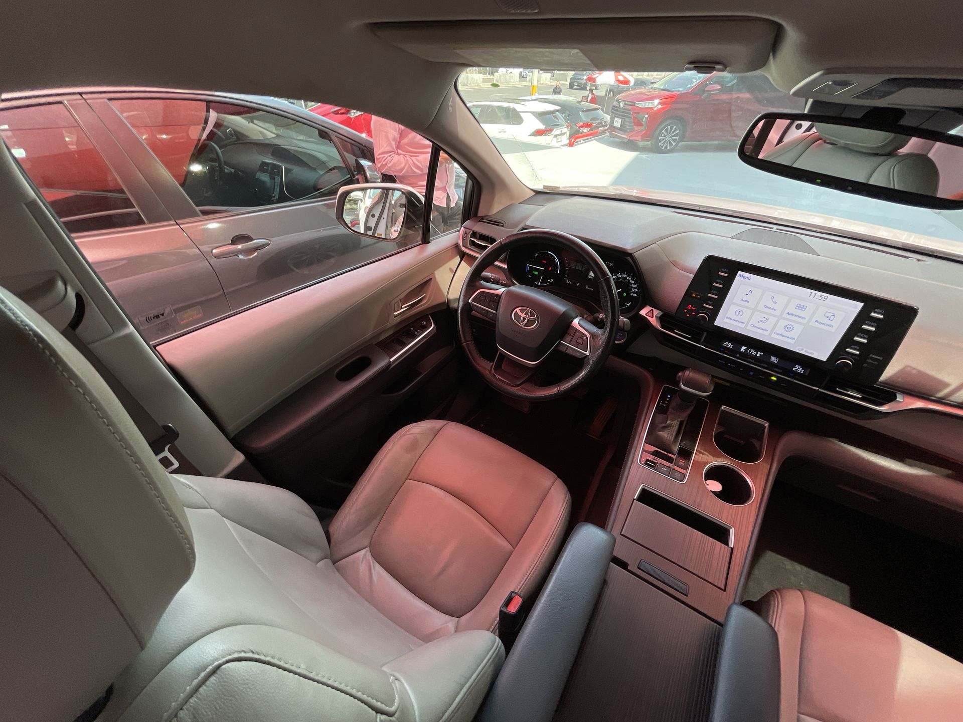 2022 Toyota SIENNA XLE