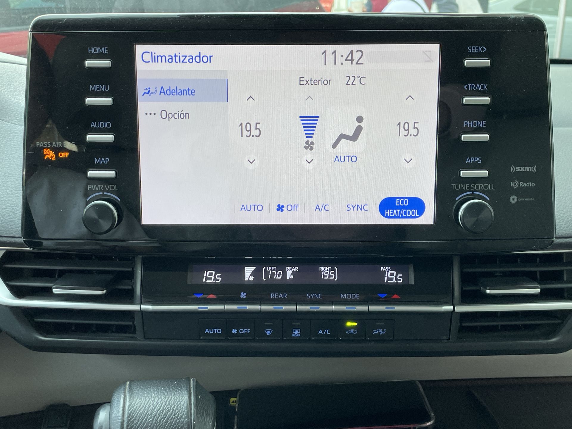 2022 Toyota SIENNA XLE