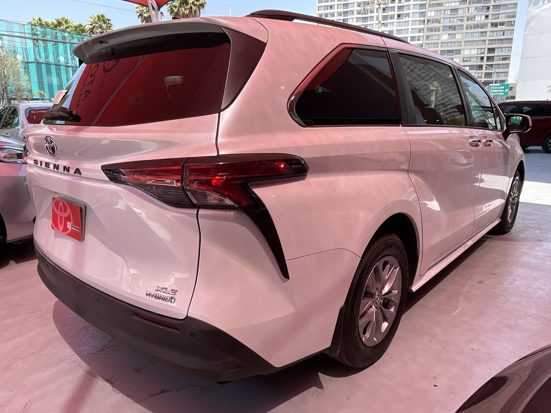 2022 Toyota SIENNA XLE