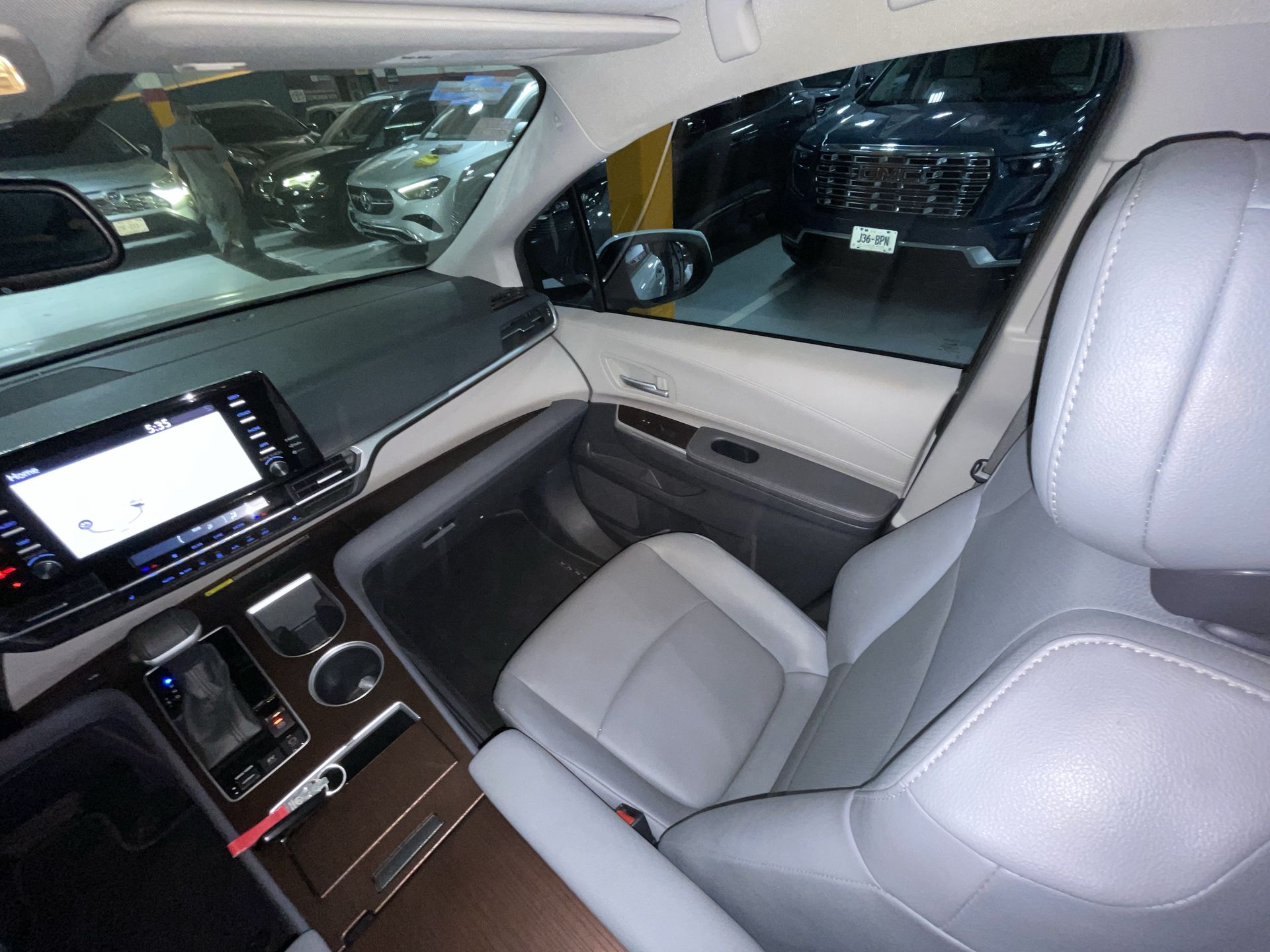 2022 Toyota SIENNA XLE PIEL