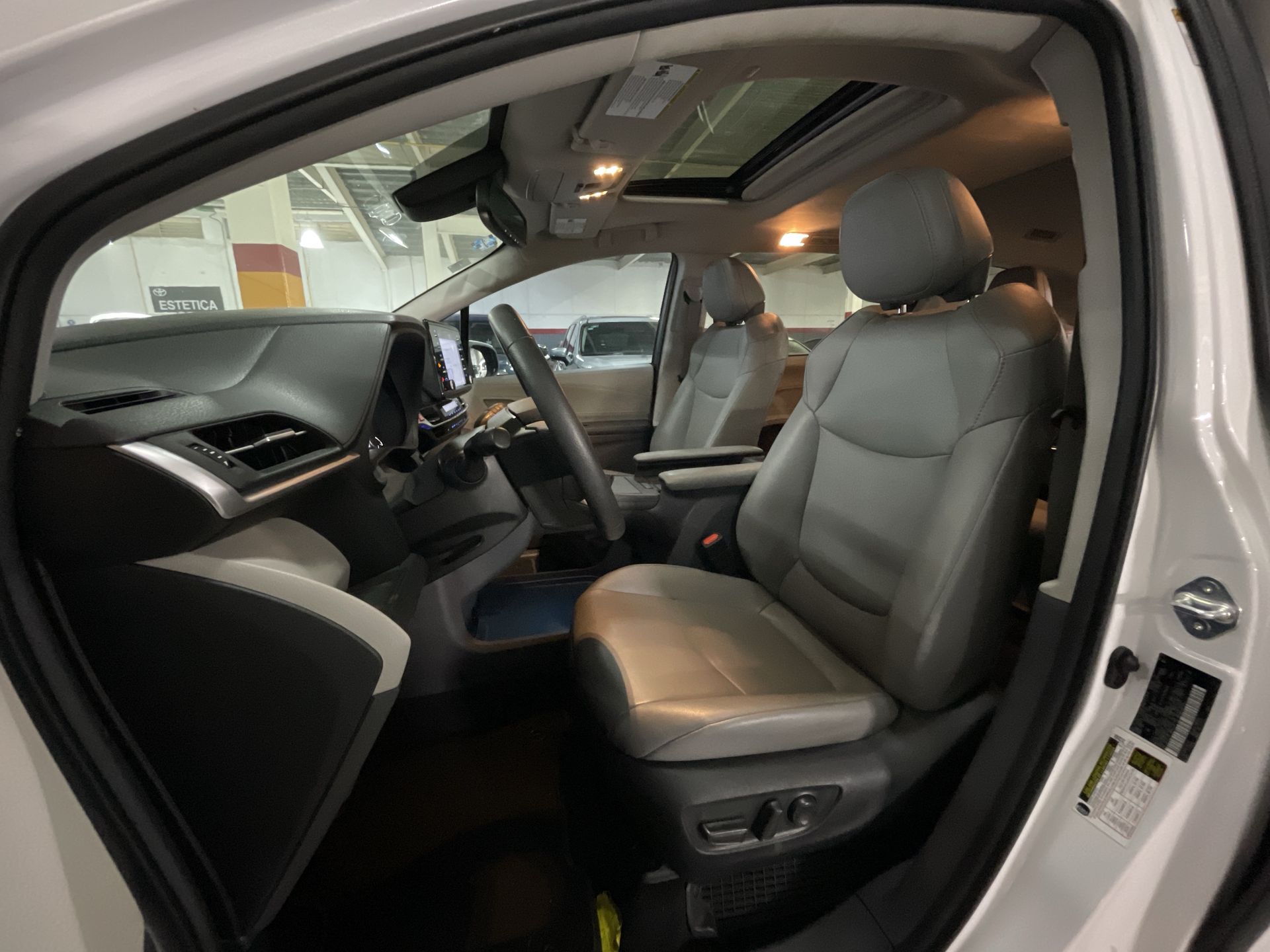 2022 Toyota SIENNA XLE PIEL