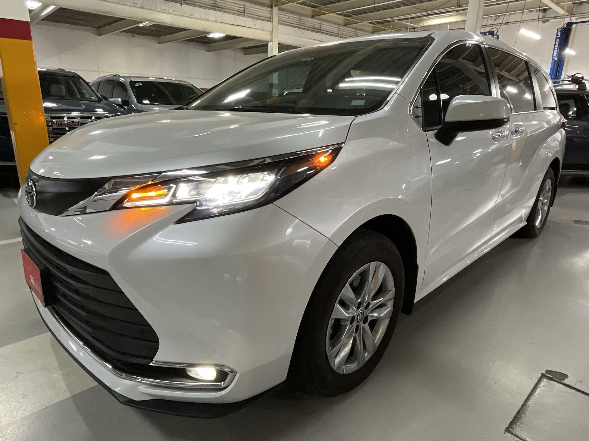 2022 Toyota SIENNA XLE PIEL