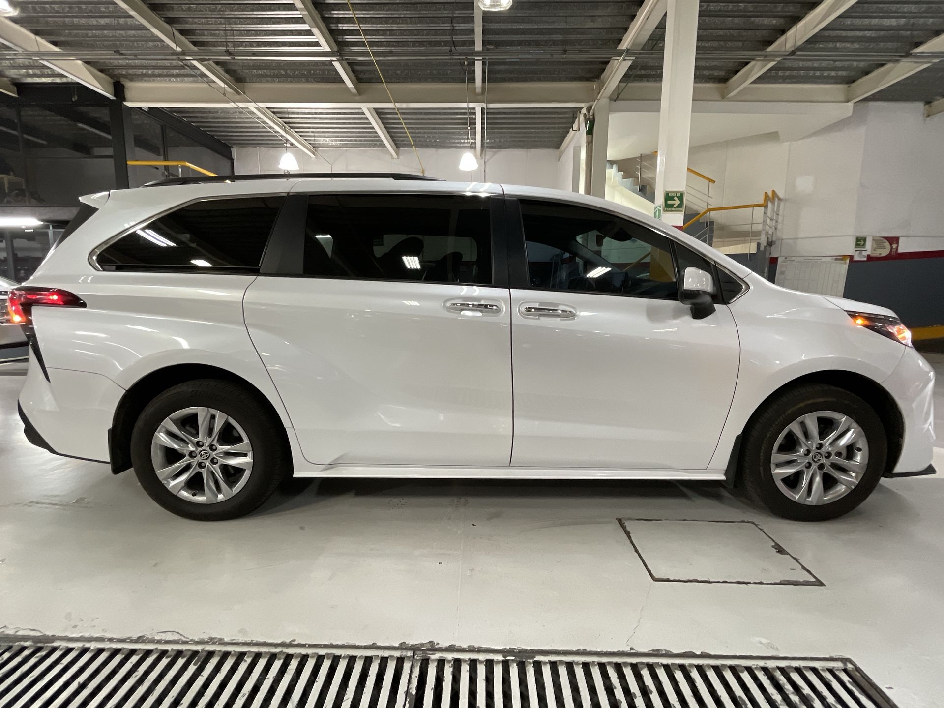 2022 Toyota SIENNA XLE PIEL