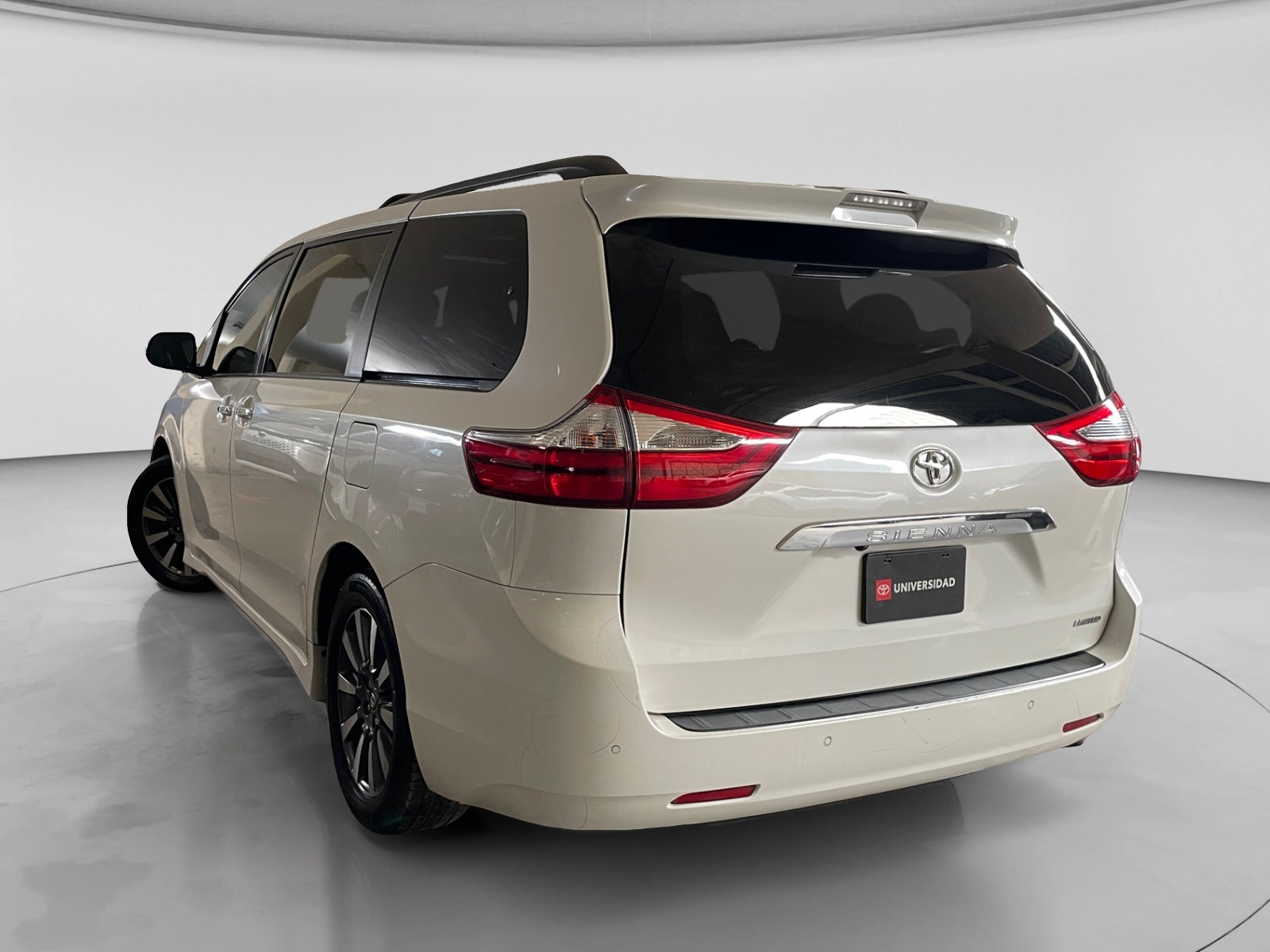 2018 Toyota SIENNA LIMITED