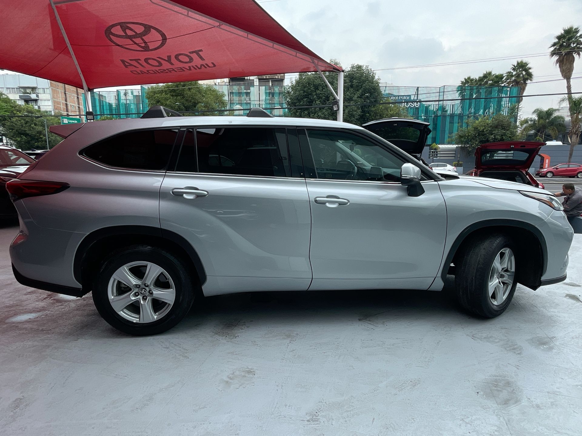 2021 Toyota HIGHLANDER LE