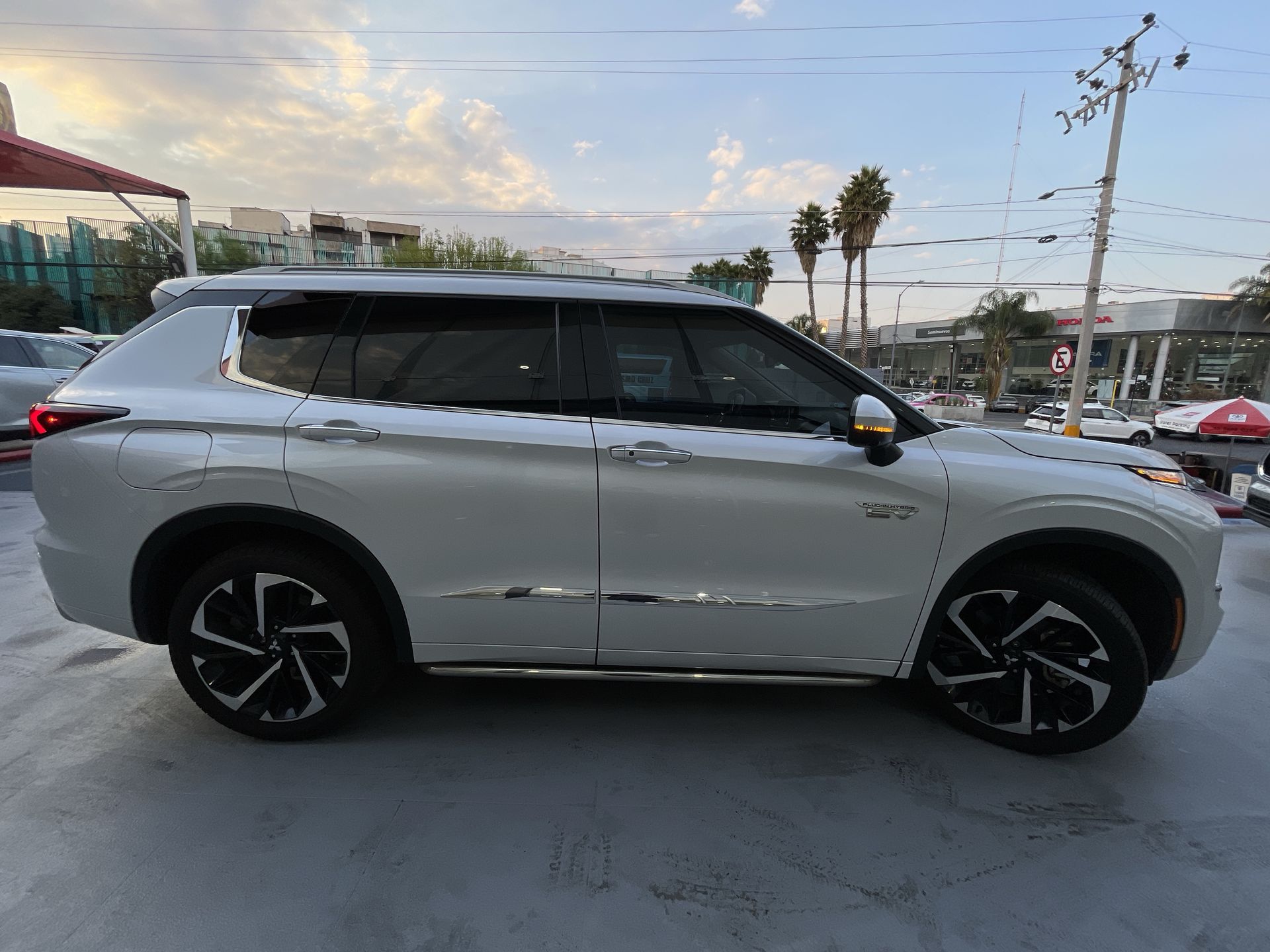 2024 Mitsubishi OUTLANDER DIAMOND