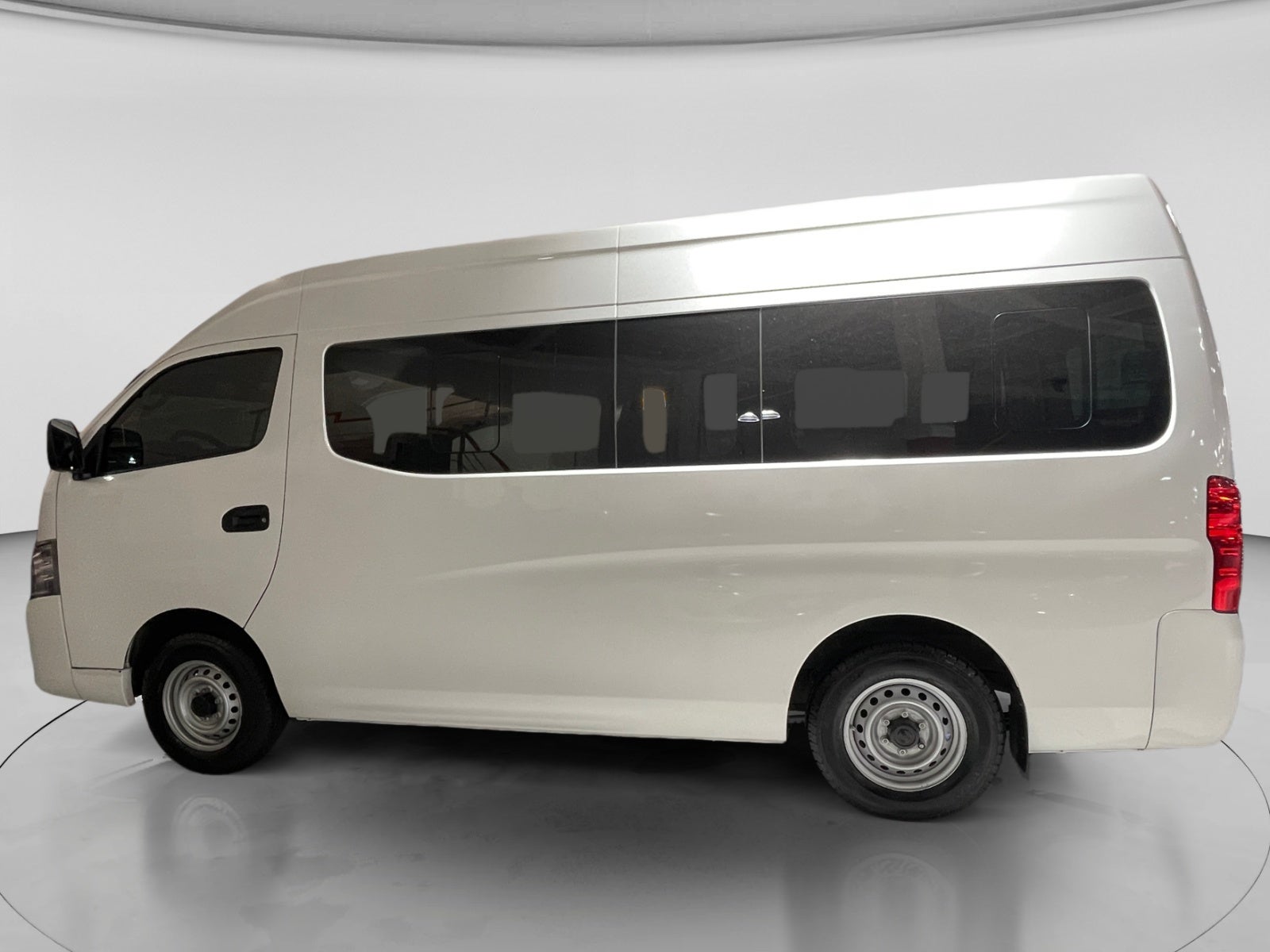 2025 Nissan URVAN PANEL VENTANAS AMPLIA 25