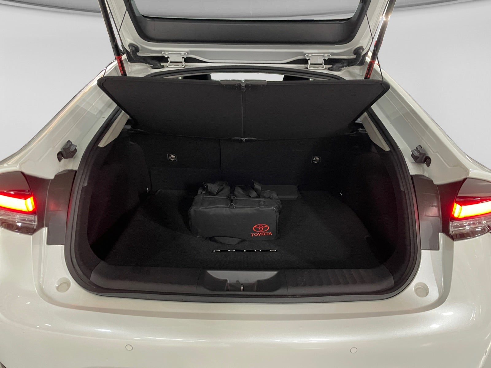 2023 Toyota PRIUS BASE PREMIUM