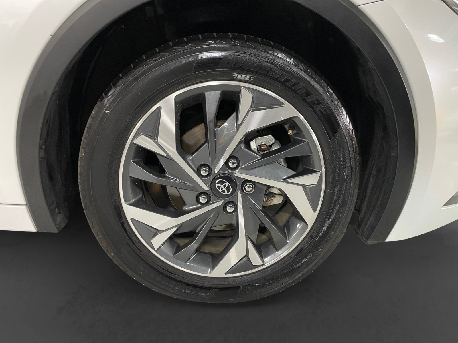 2023 Toyota PRIUS BASE PREMIUM
