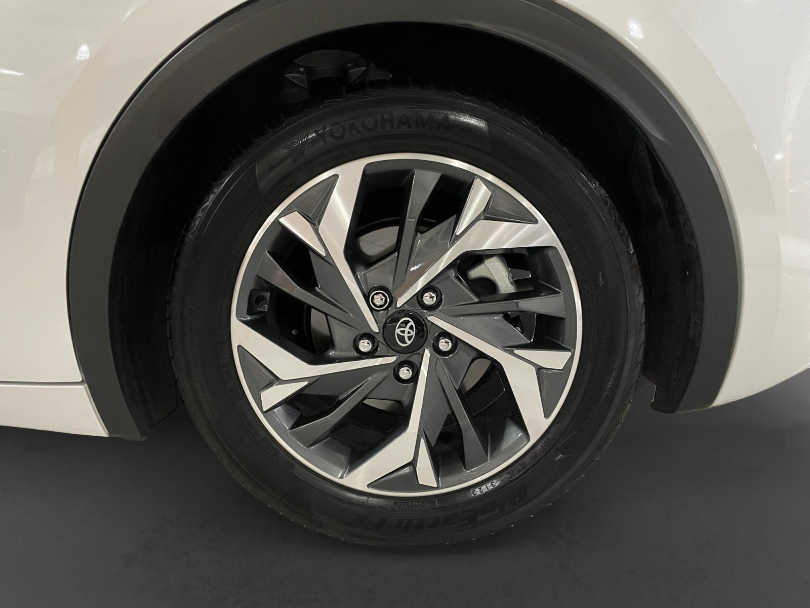 2023 Toyota PRIUS BASE PREMIUM