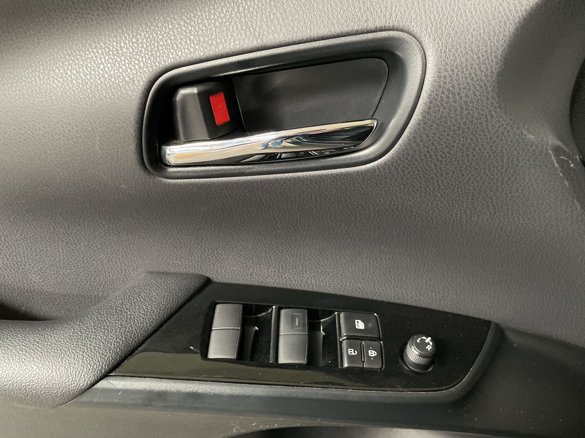 2022 Toyota PRIUS BASE