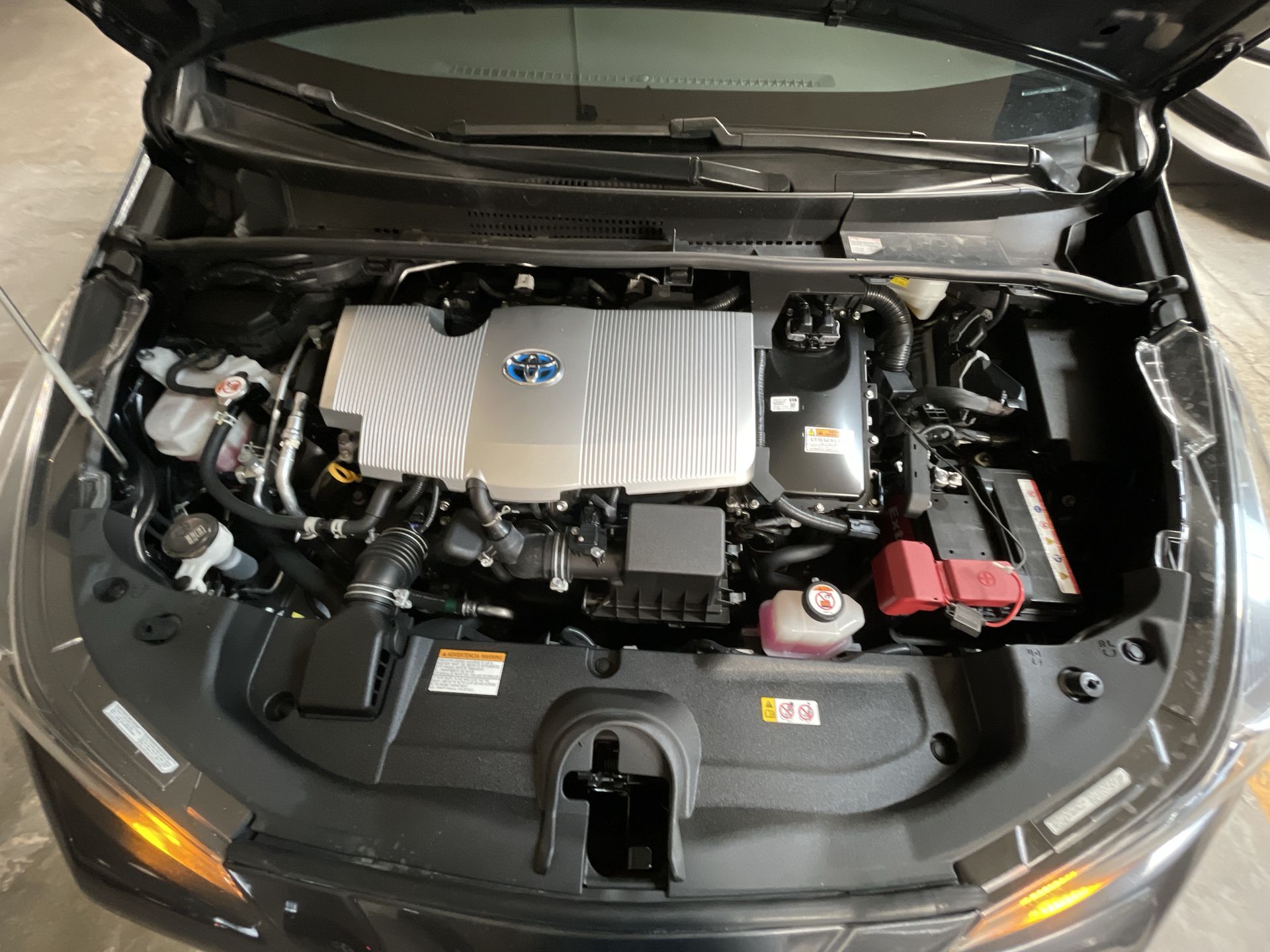 2022 Toyota PRIUS BASE