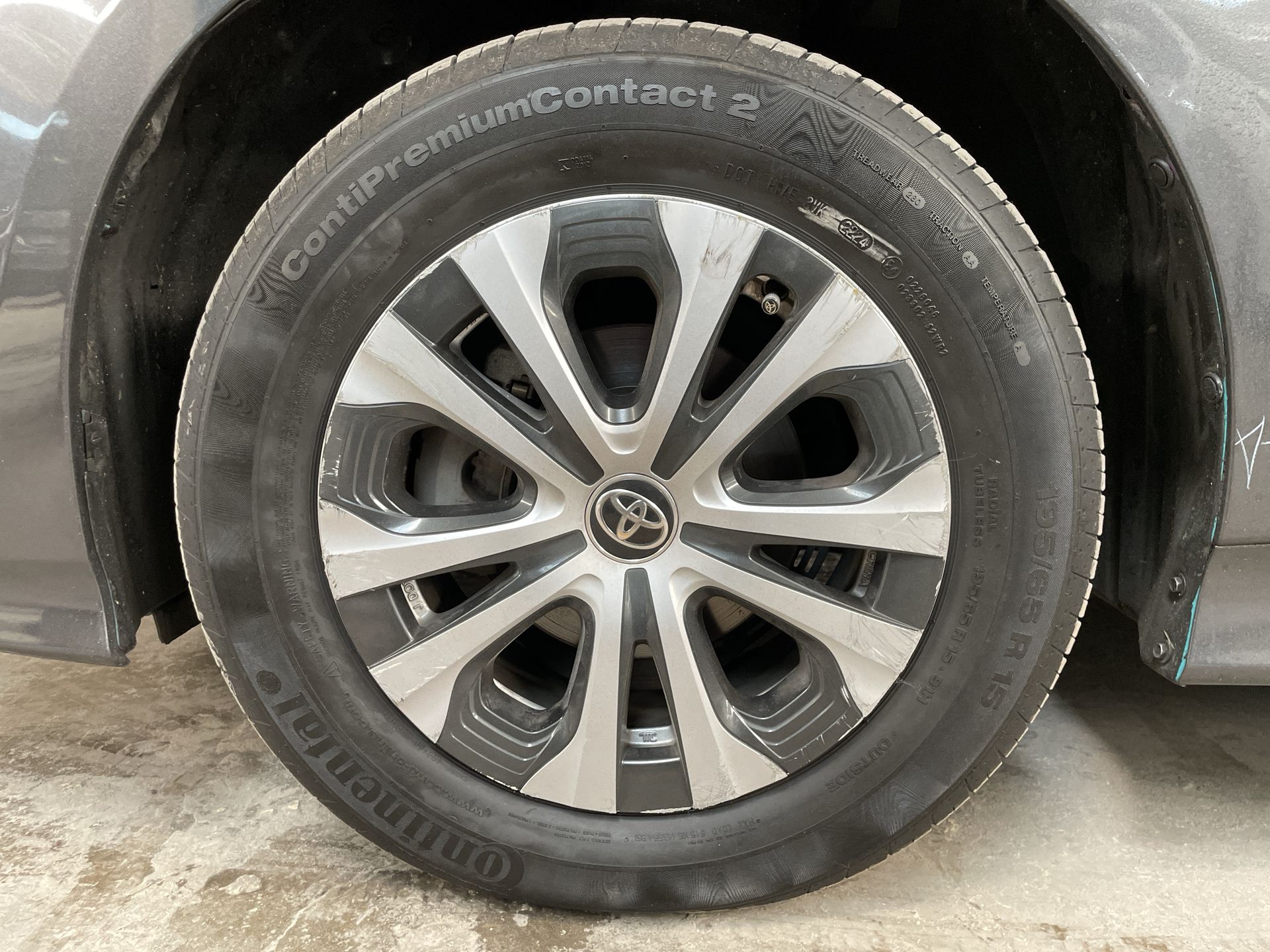 2022 Toyota PRIUS BASE