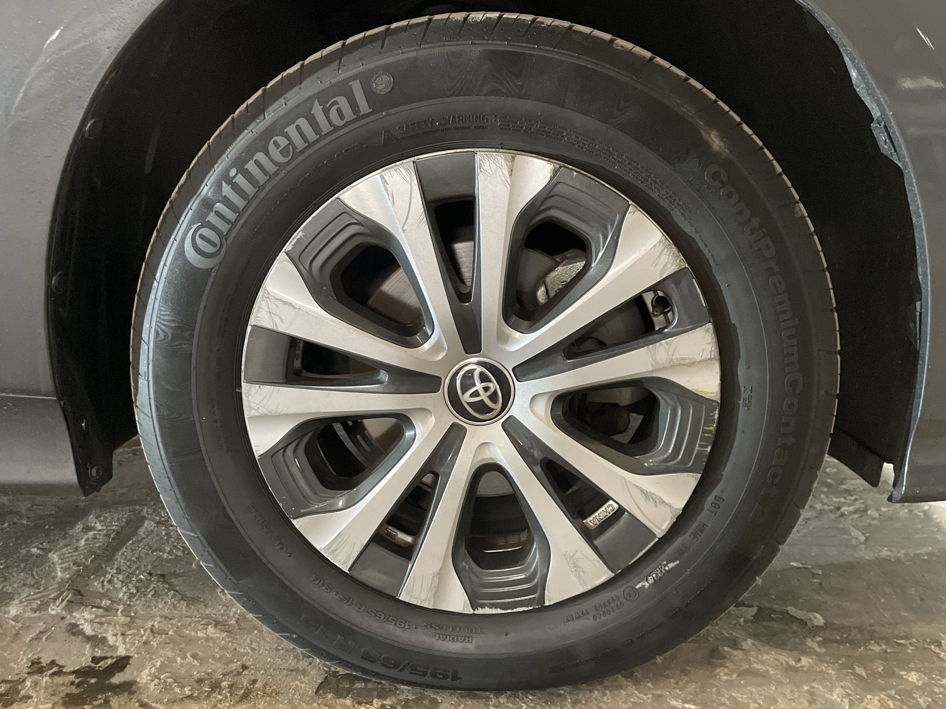 2022 Toyota PRIUS BASE