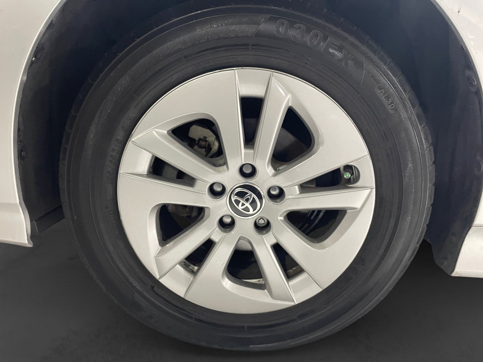 2020 Toyota PRIUS BASE