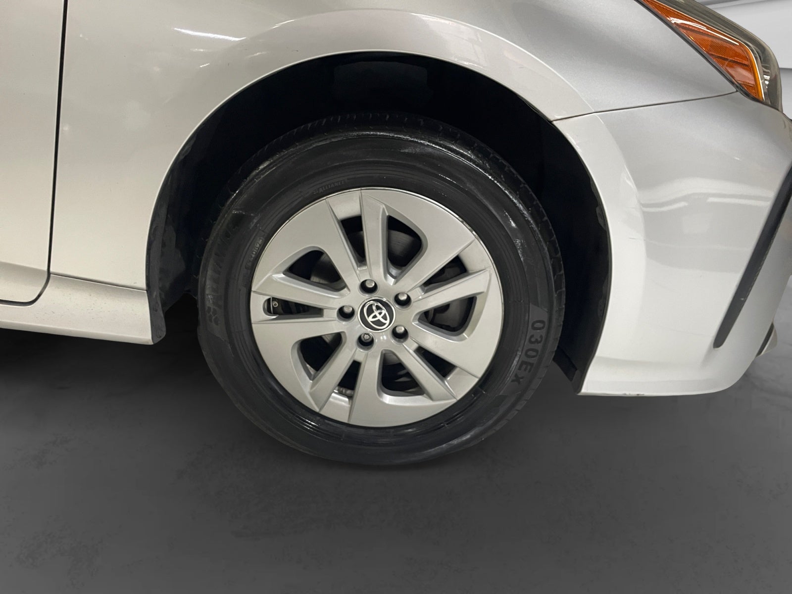 2020 Toyota PRIUS BASE