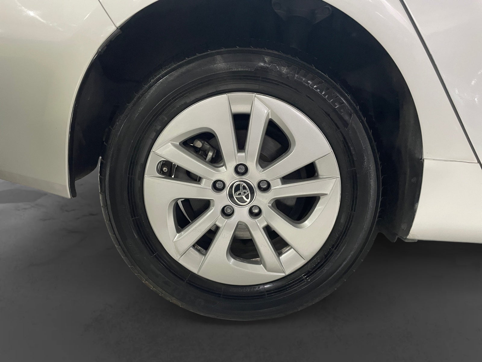 2020 Toyota PRIUS BASE
