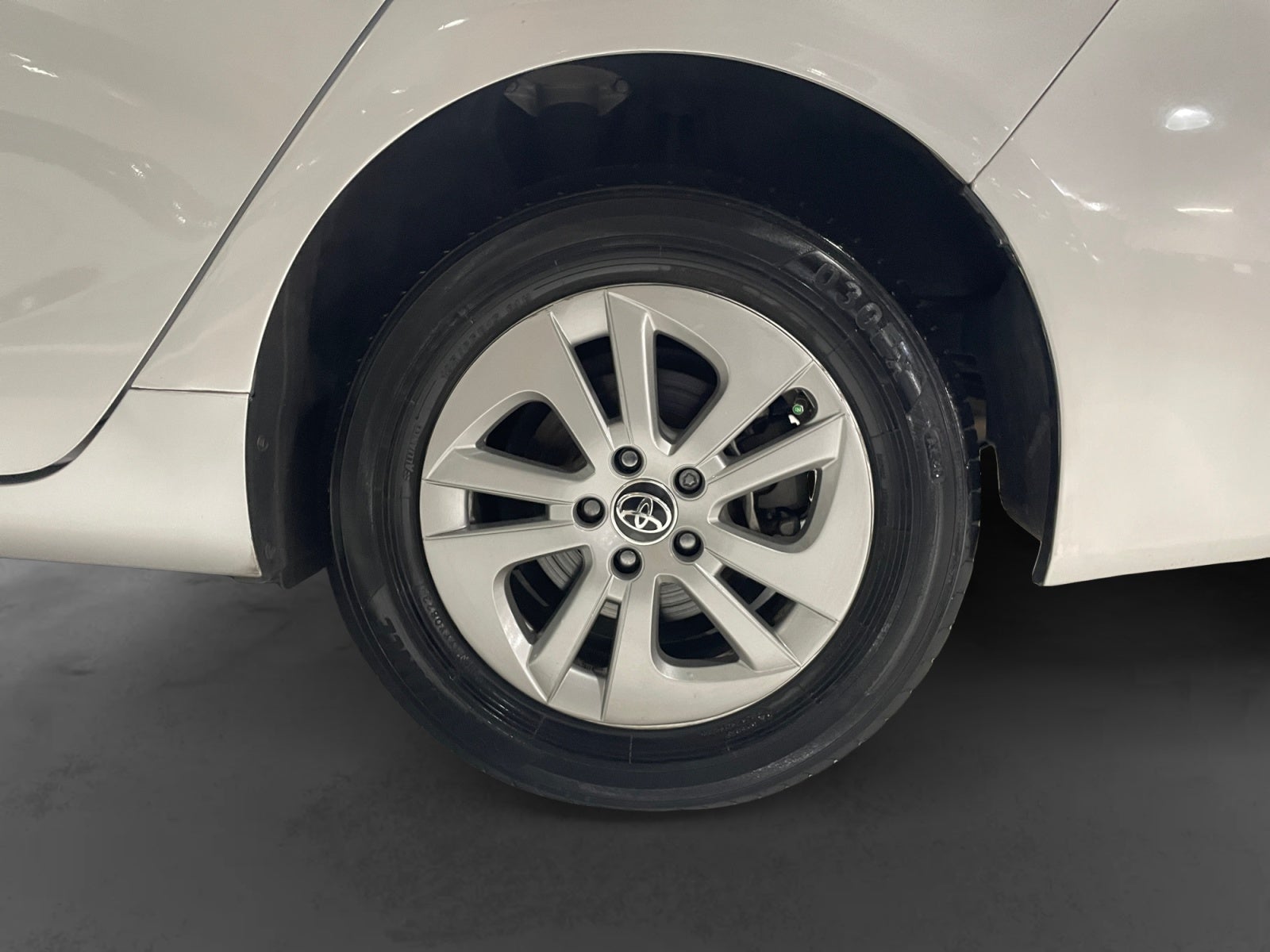 2020 Toyota PRIUS BASE