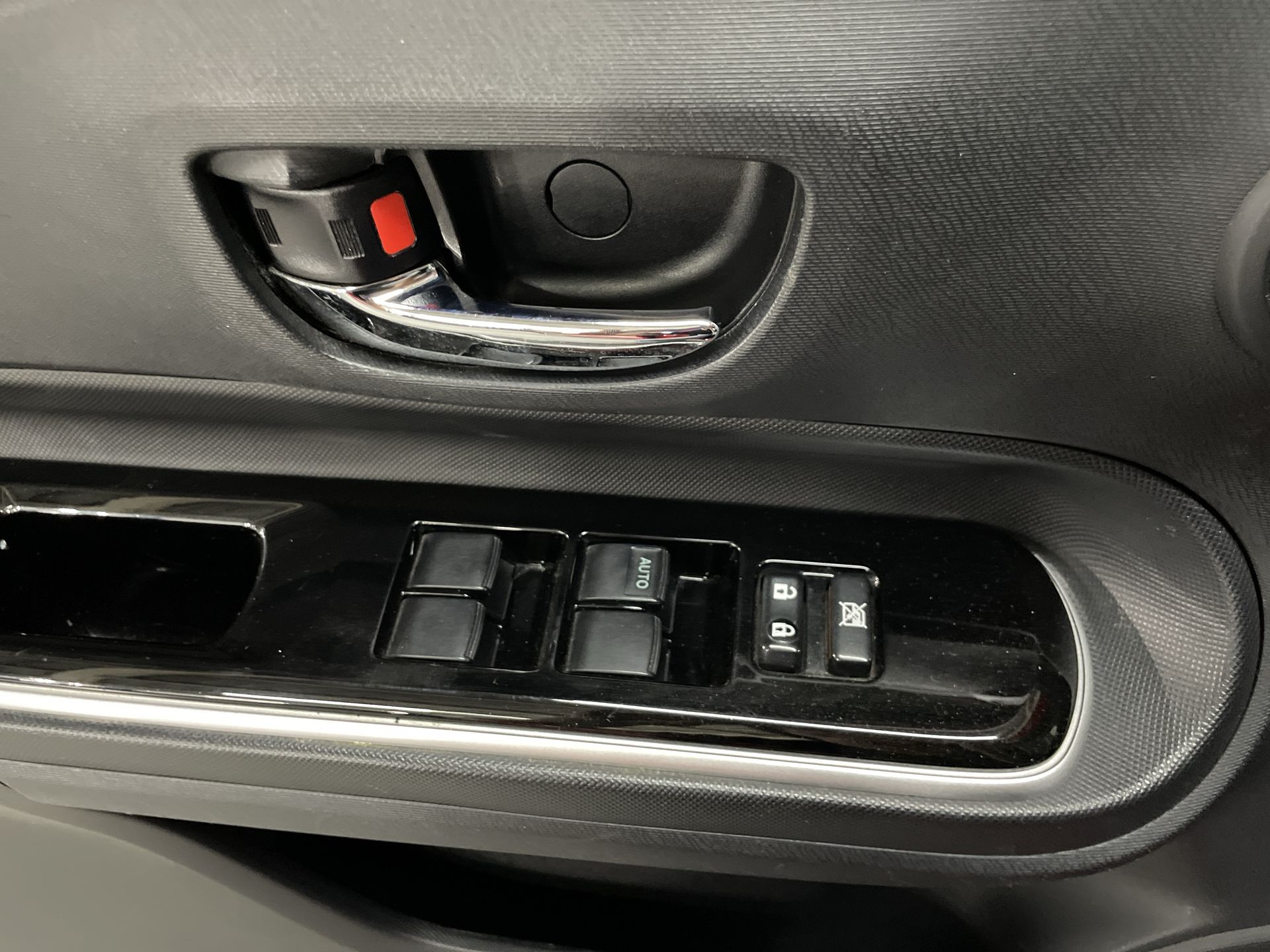 2018 Toyota PRIUS BASE 1.5 HYBRID AUTO