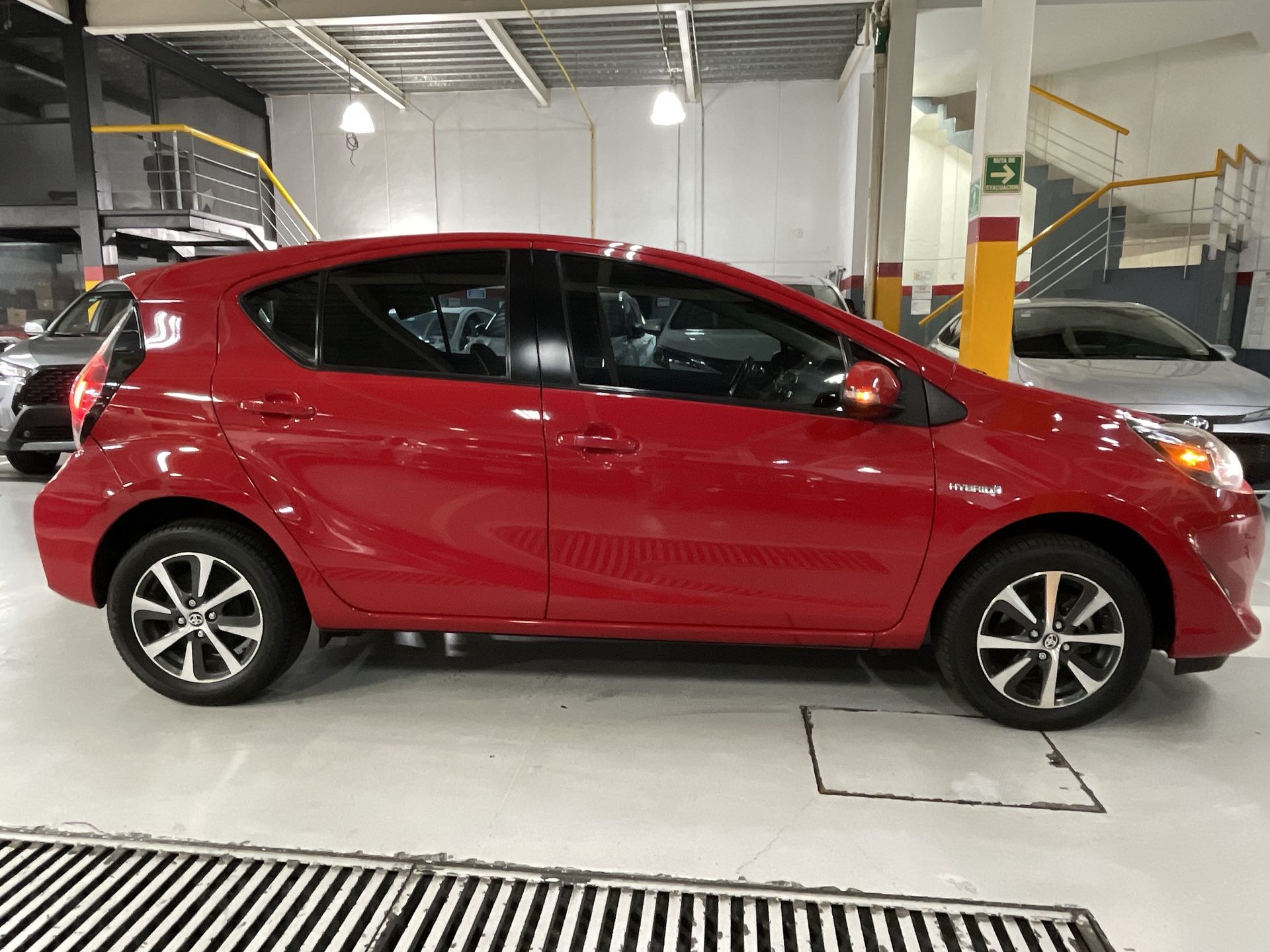 2018 Toyota PRIUS BASE 1.5 HYBRID AUTO