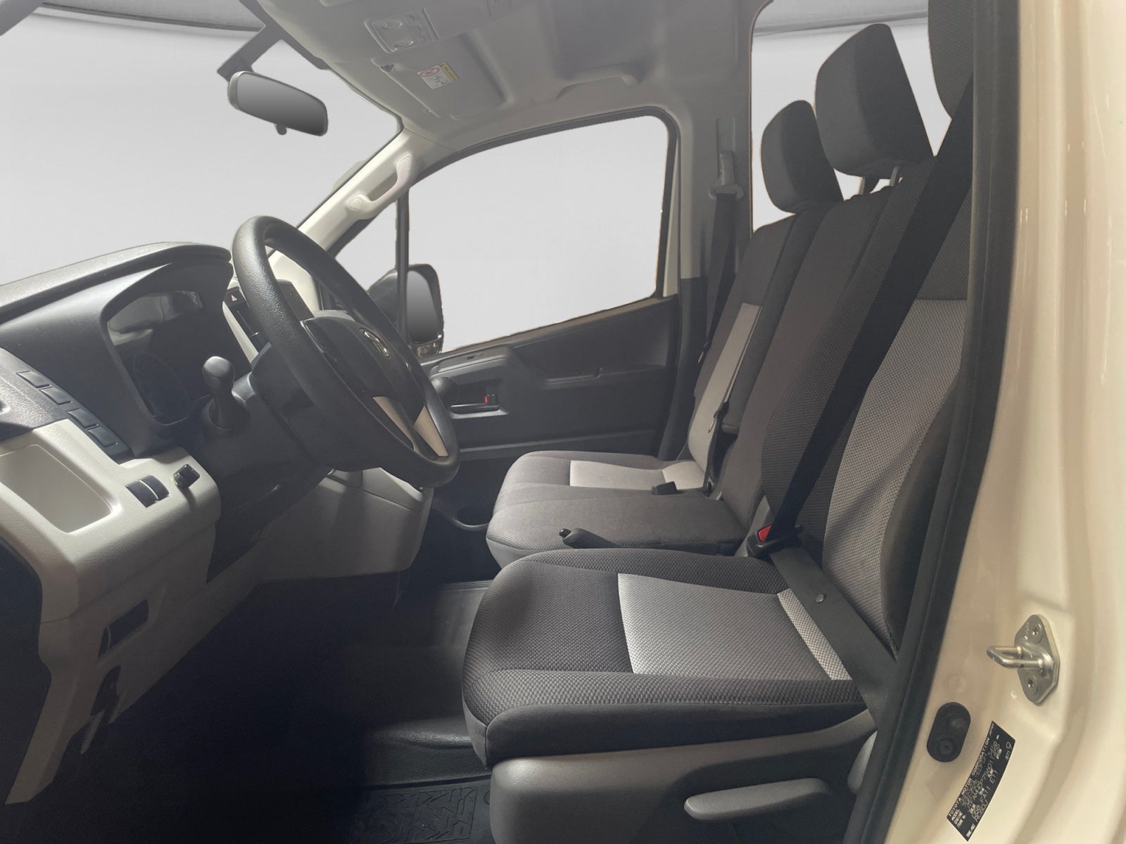 2025 Toyota HIACE VENTANAS SUPERLARGA