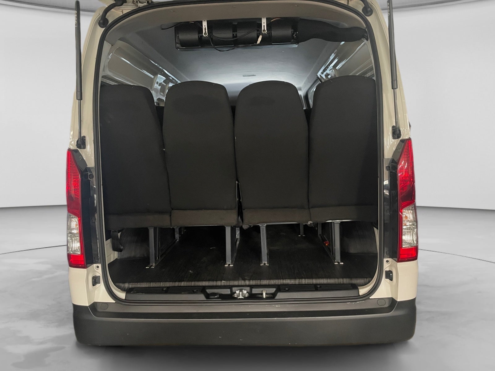 2025 Toyota HIACE VENTANAS SUPERLARGA