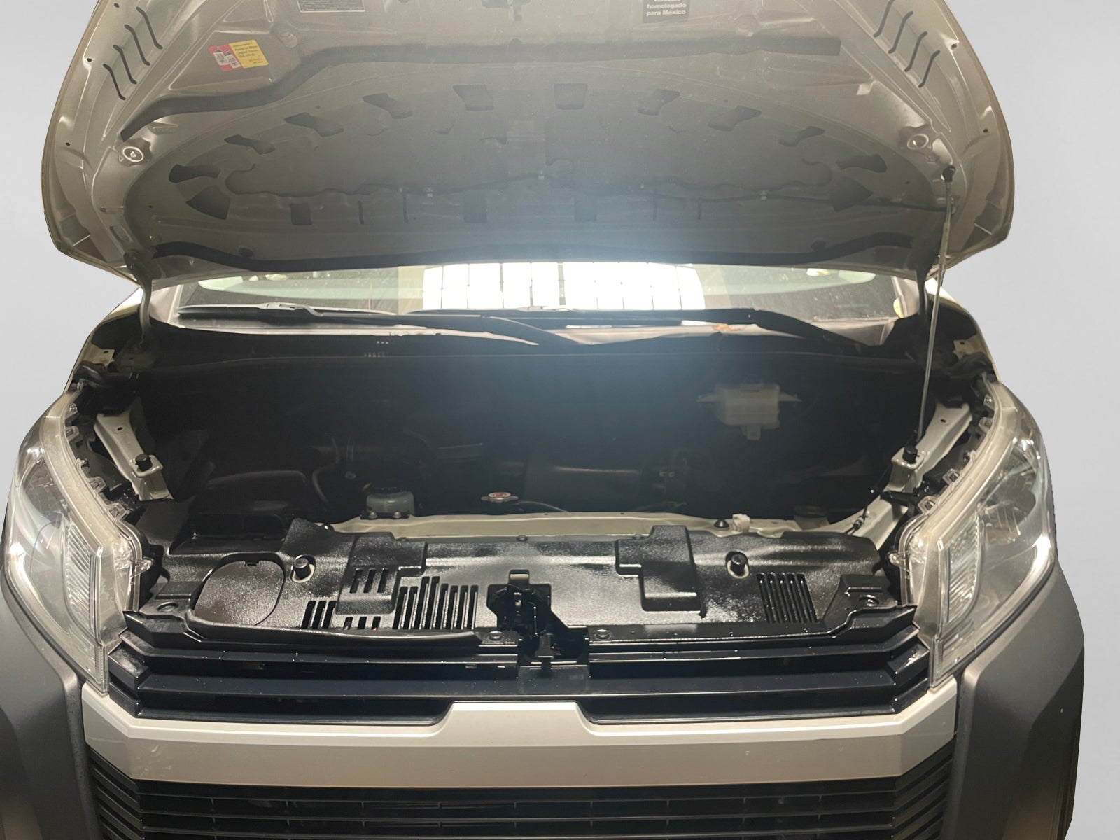 2025 Toyota HIACE VENTANAS SUPERLARGA