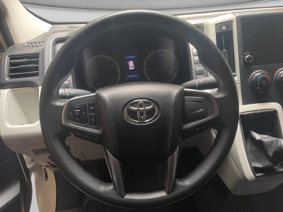 2025 Toyota HIACE VENTANAS SUPERLARGA